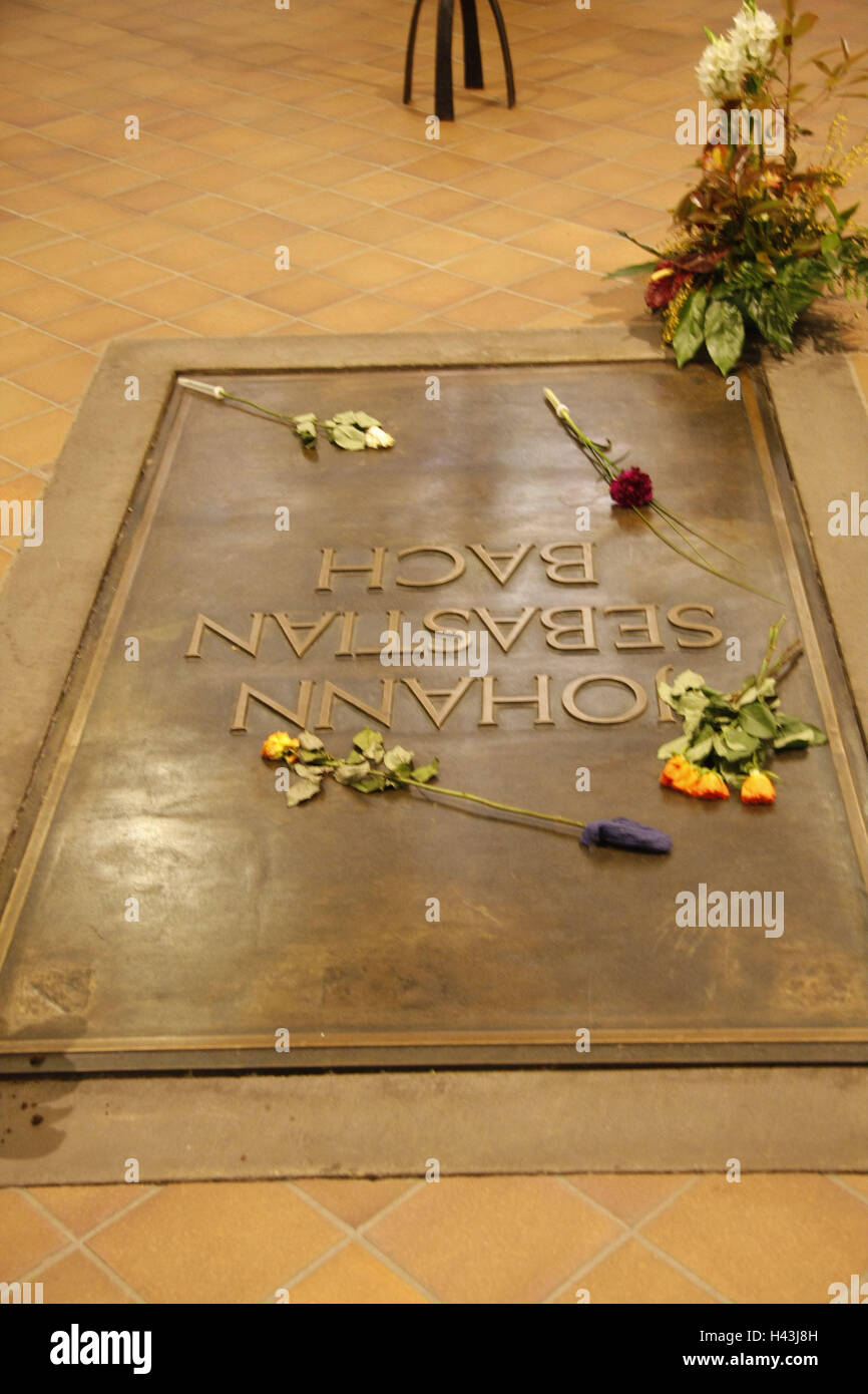 Deutschland, Sachsen, Leipzig, Thomaskirche, Bach, Grab, Kirche, Hallenkirche, Grab, Grab, Erinnerung, Erinnerungen, Blumen, Rosen, Ort von Interesse, Stockfoto Deutschland, Sachsen, Leipzig, Thomaskirche, Bach, Grab, Kirche, Hallenkirche, Grab, Grab, Erinnerung, Erinnerungen, Blumen, Rosen, Ort von Interesse, Stockfoto