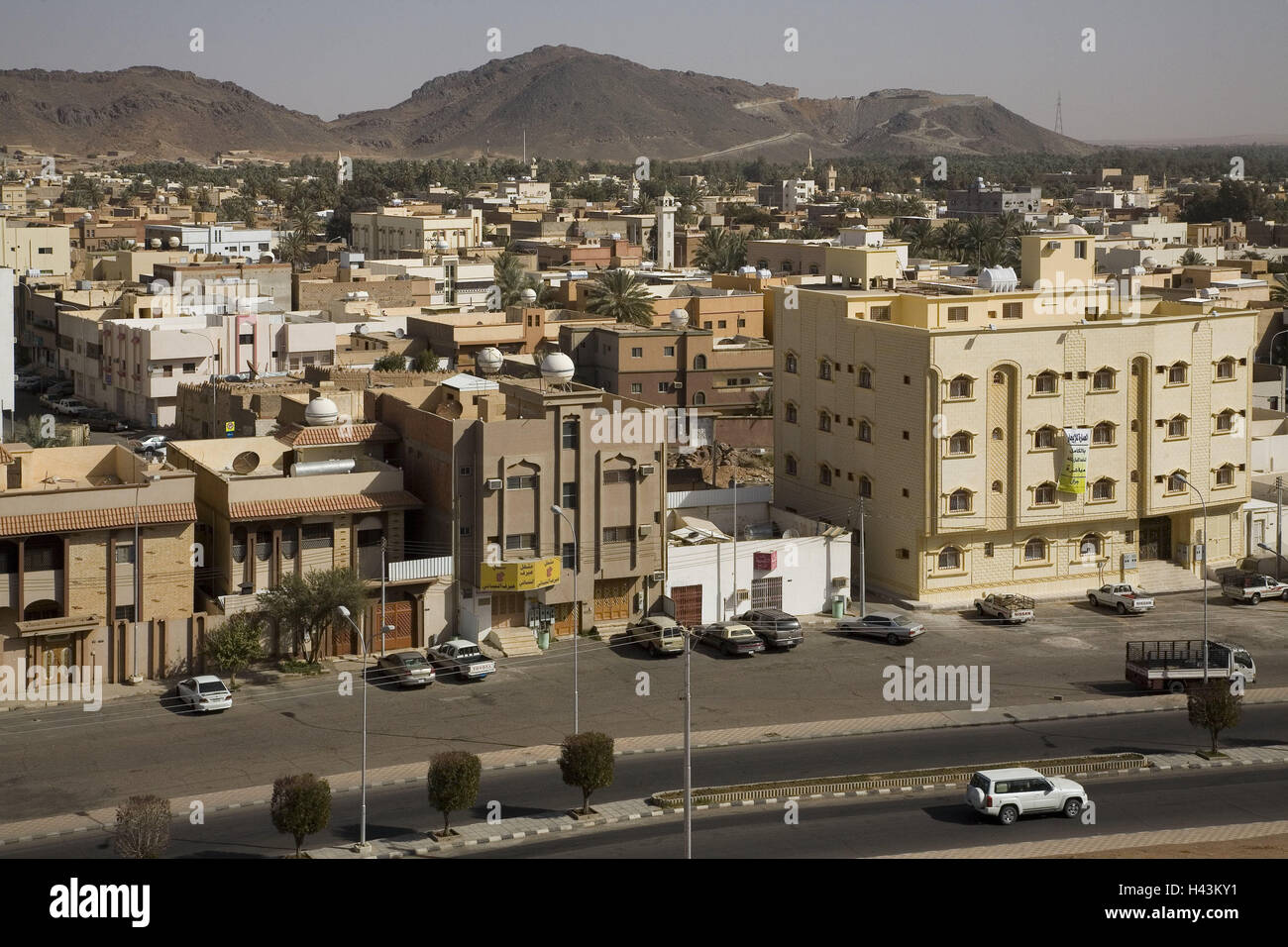 Saudi Arabien, Hagel, Blick auf die Stadt, Stadt, Häuser, Gebäude, Straßenszene, Berge, Ort von Interesse, Reiseziel, Tourismus, Stockfoto