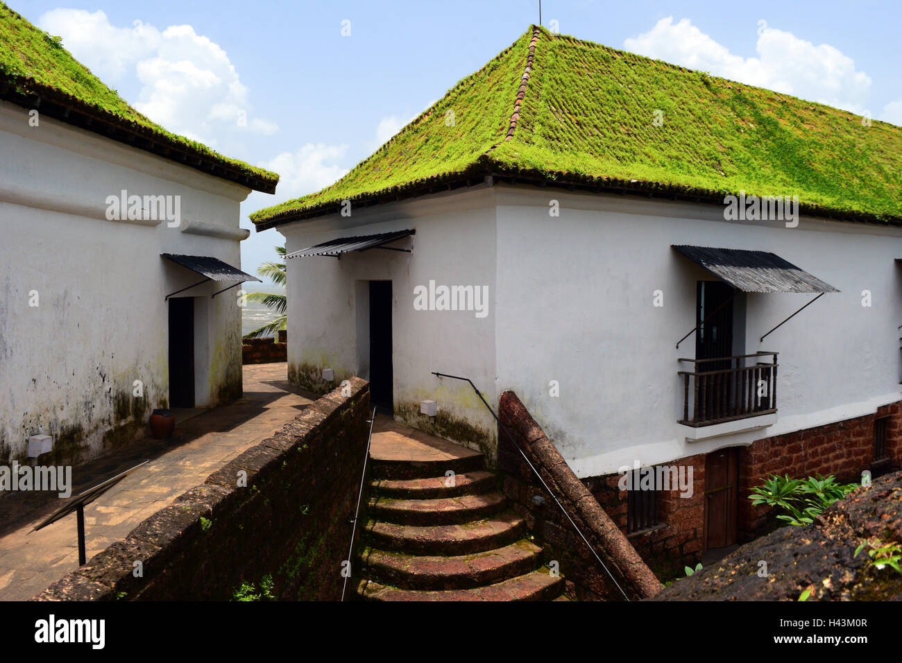 Architektonischen Blick auf Gebäude innerhalb der Reis Magos Fort Goa Indien Stockfoto