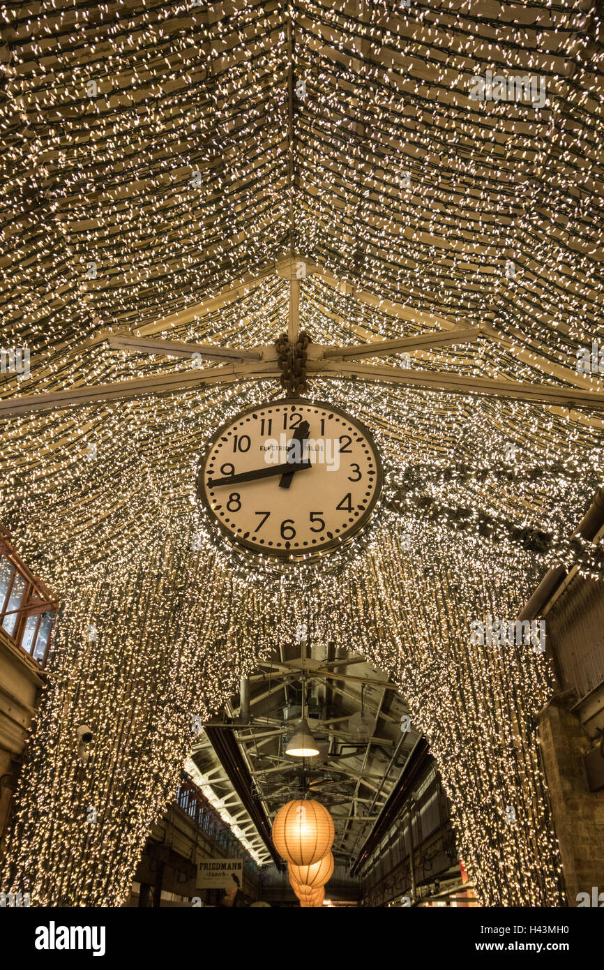 Kultige Uhr in Chelsey Market, New York City Stockfoto