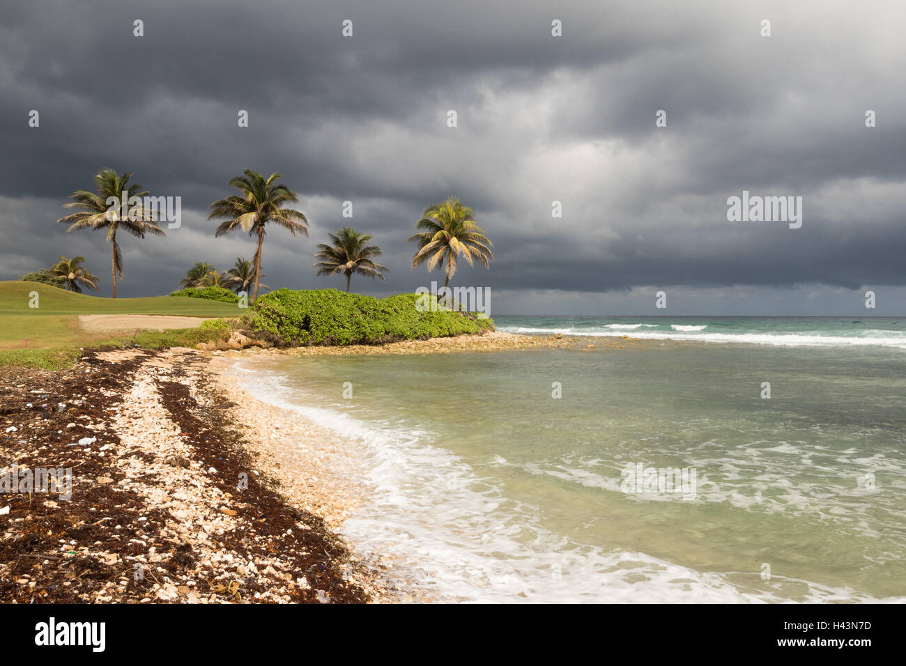 Stürmische Strand von Jamaika Stockfoto