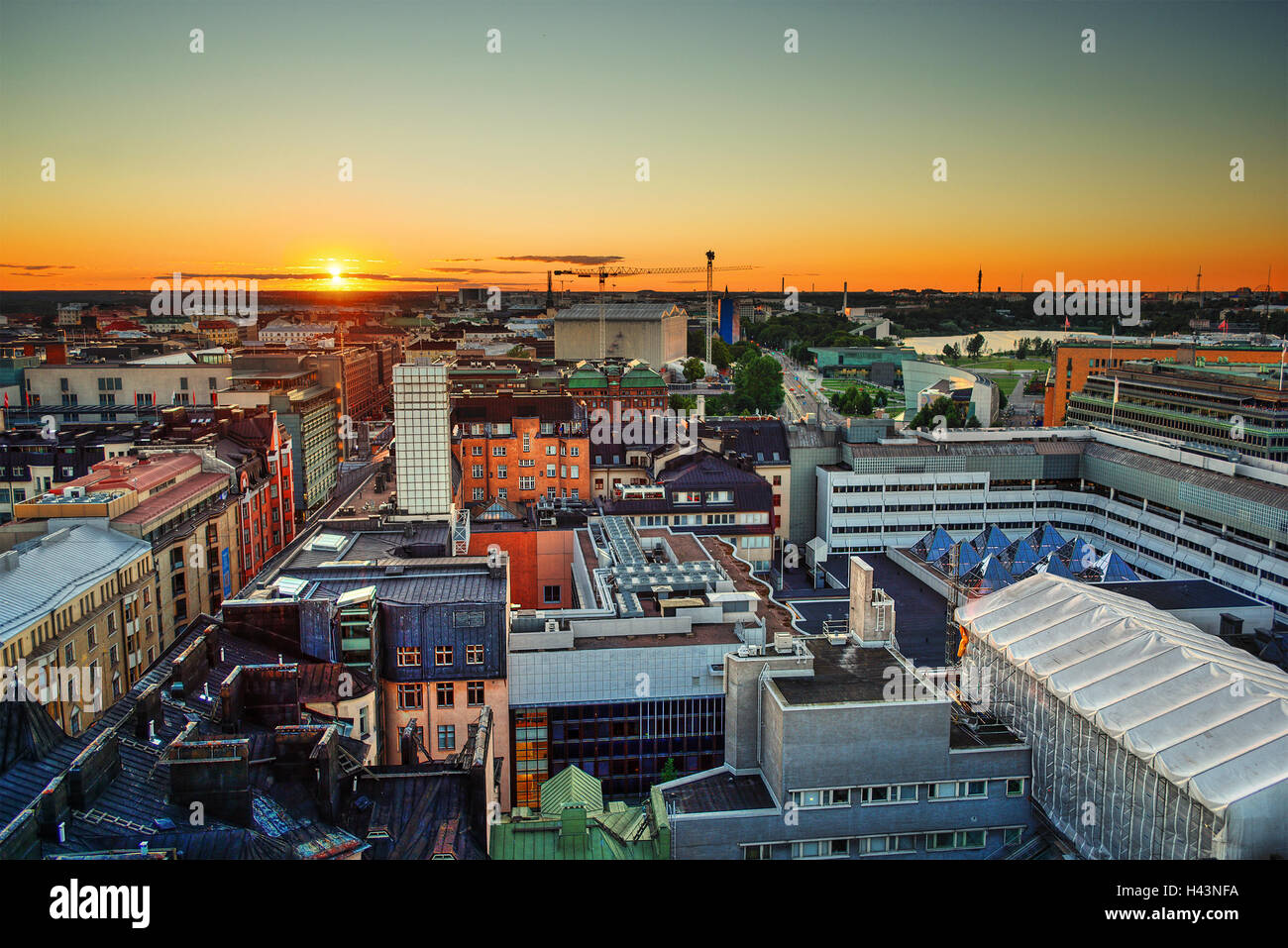 Sonnenuntergang über der Skyline der Stadt, Helsinki, Finnland Stockfoto