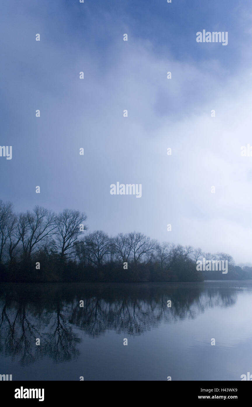 Fluss-Landschaft, Nebel, Herbst, Stockfoto