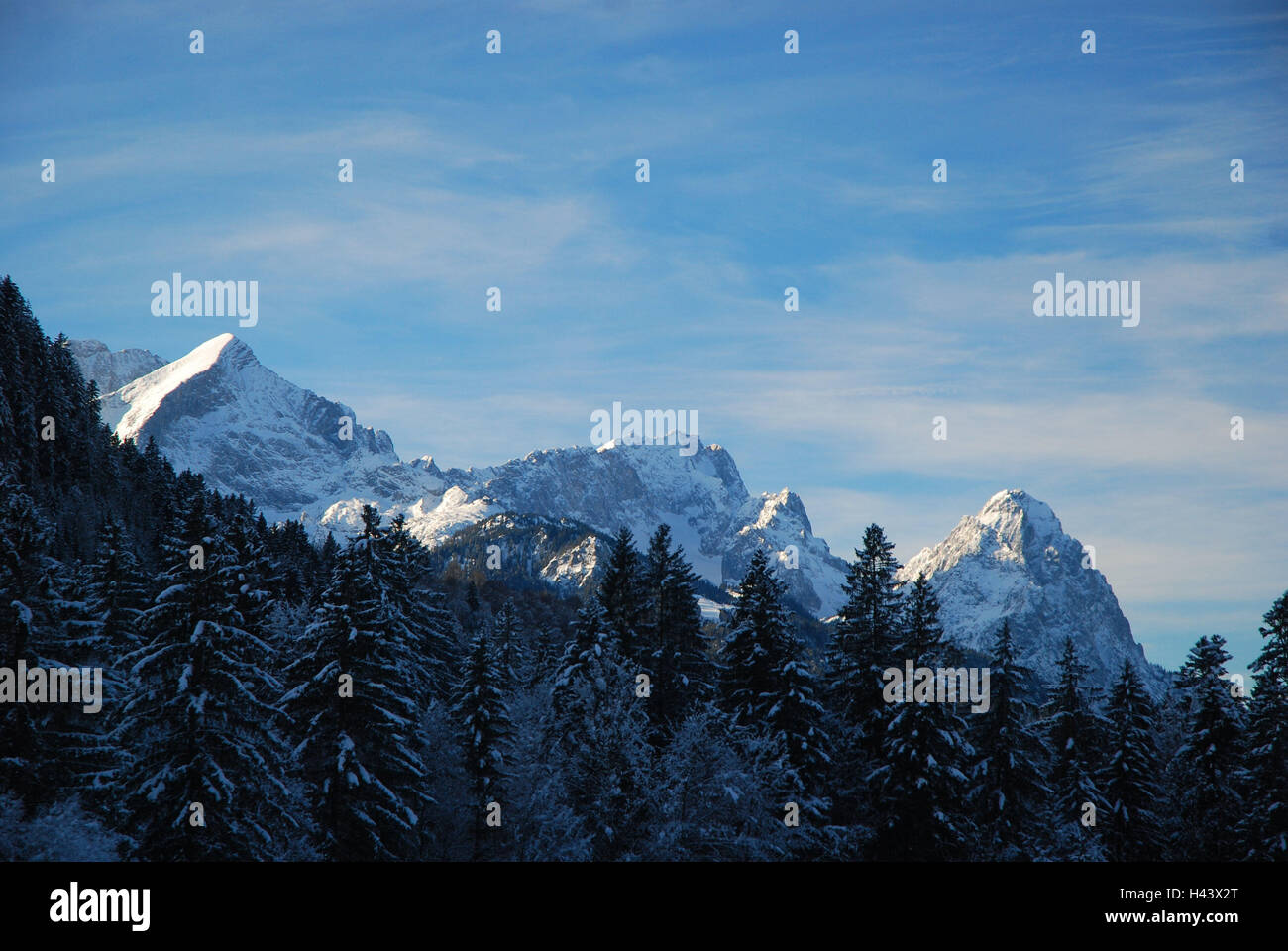 Deutschland, Bayern, Werdenfels, Wettersteingebirge, winter, Oberbayern, Garmisch-Partenkirchen, Alpen, Landschaft, Berge, Berg Holz, Zugspitze, Alpspitze, Waxenstein, Hochgebirges, Ferienregion, tief verschneiten Jahreszeit Stockfoto