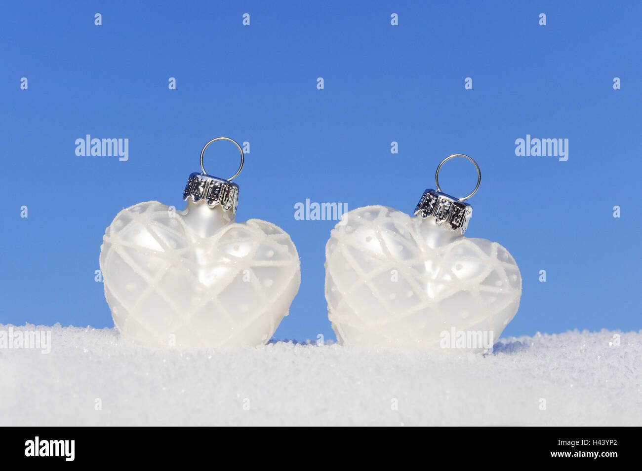 Weihnachtsbaum-Kugel, Herzform, Schnee, Himmel, Stockfoto
