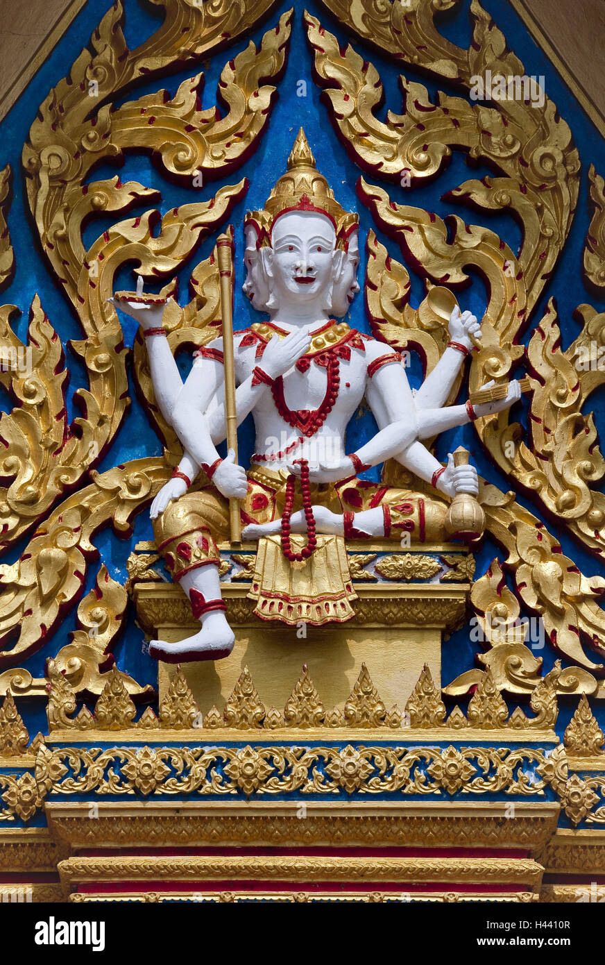 Thailand, Phuket, Wat Chalong Tempel Fassade, schnitzen, Gottesfigur, Stockfoto