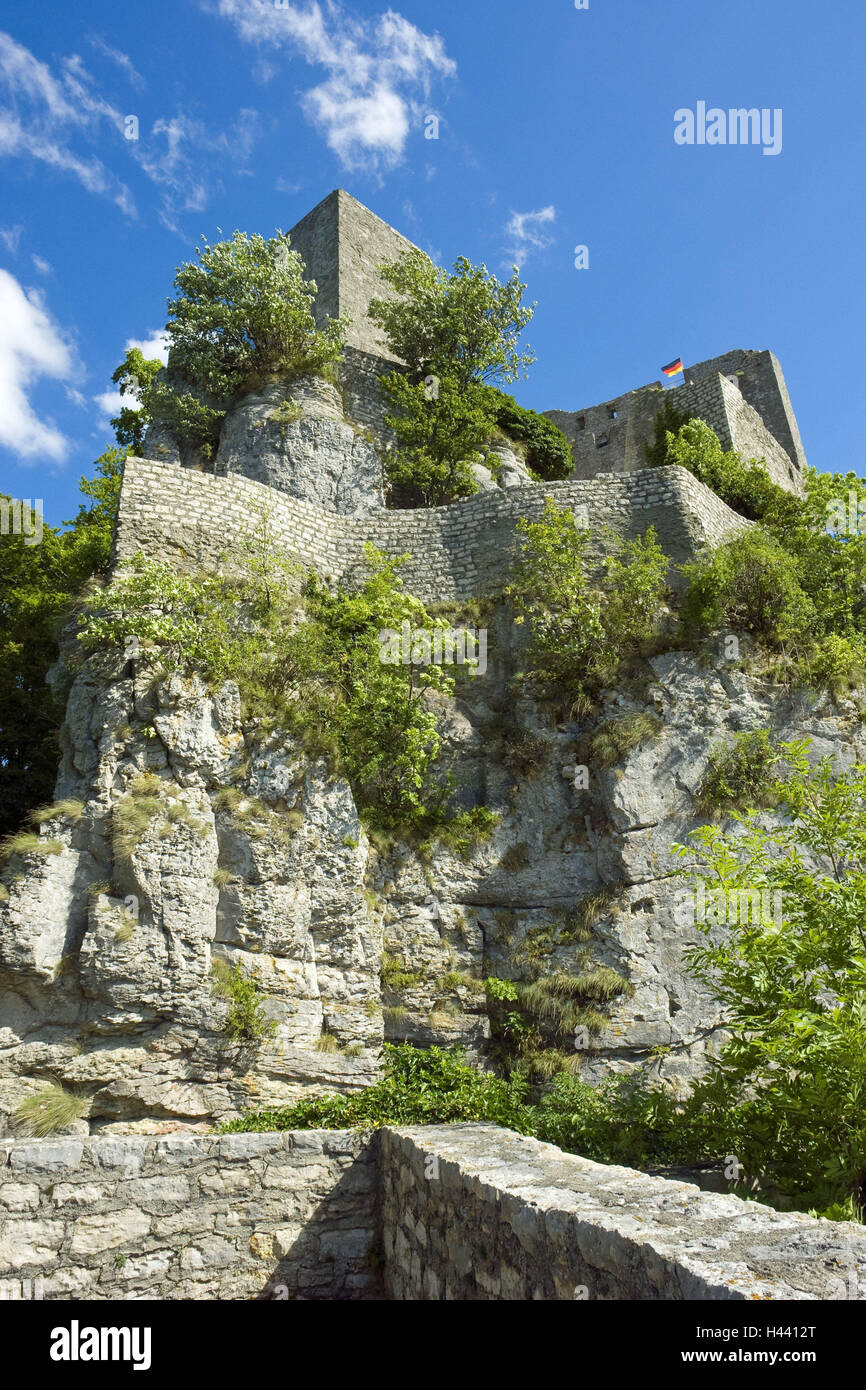 Deutschland, Baden-Wurttemberg, Neidlingen, Ruine Reußenstein, von unten, Landschaft, Landschaft, Lindachtal, Hügel Hügel, Felsen, Schloss, Schlosspark, Ruine, Gebäude, Ort von Interesse, Ziel, Ziel, Tourismus, Sommer, Denkmal, Stockfoto