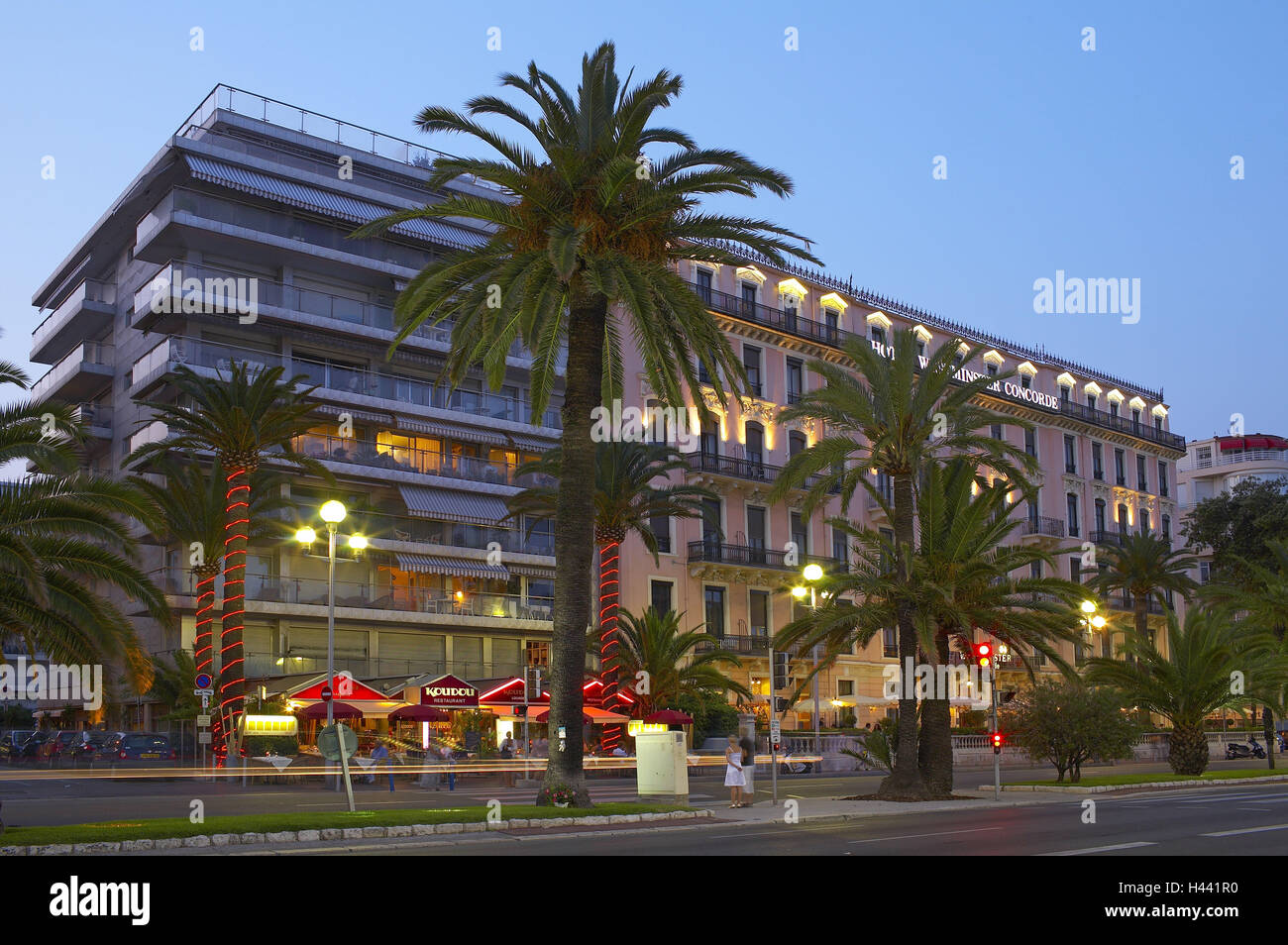 Frankreich, Cote d ' Azur, Nizza, Hotel, Meer, Palmen, Beleuchtung, Dämmerung, Stockfoto