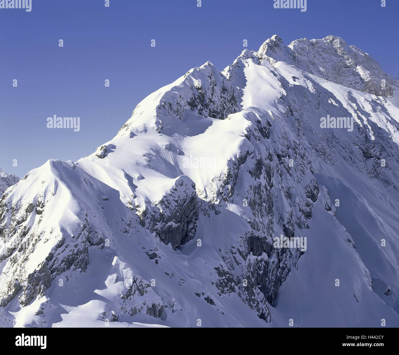 Deutschland, Garmisch-Partenkirchen, Wettersteingebirge, hoher Gaif, Winter, Süddeutschland, Bayern, Oberbayern, Landschaft, Berge, Berge, Berglandschaft, Bergregion, Schnee, Saison, Schnee, Schnee, Himmel, blau, Ansicht, verlassenen, sonnig, s Stockfoto