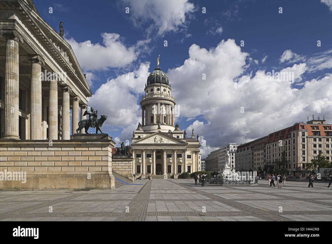 Deutschland, Berlin, den Gendarmenmarkt, französischer Dom, schimmern Denkmal, Europa, Stadt, Hauptstadt, Turm, Turm, Dom, Struktur, Architektur, Wahrzeichen, Ort von Interesse, Reiseziel, Tourismus, Kirche, Heilige Bau, Kirche, Architektur, außen, Kuppel Stockfoto