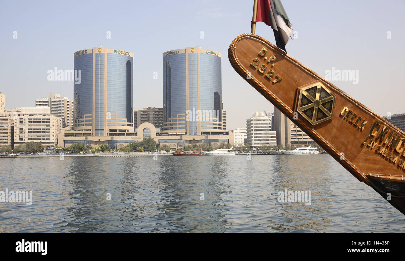 VAE, Dubai, Blick auf die Stadt, Hochhäuser, Schiff, Detail, Kapital, außen, Architektur, Struktur, Bürogebäude, Büro-Hochhäuser, Gebäude, Hafen, Ort von Interesse, Skyline, in Arabisch, Fluss, Fluss, Ziel, Dubai, Stadt, Boot, Schiff, Stockfoto