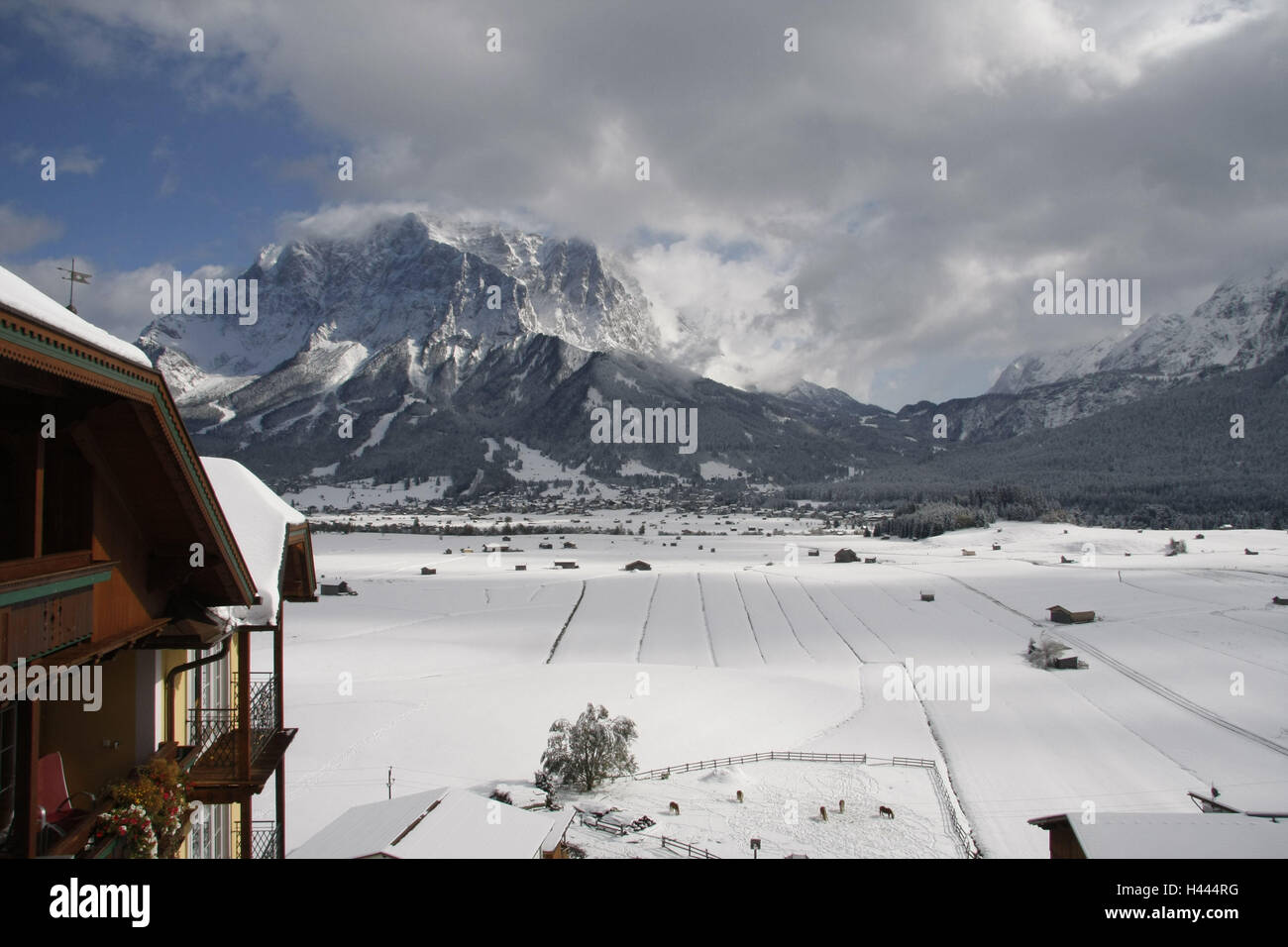 Austria tyrol lermoos zugspitze winter -Fotos und -Bildmaterial in ...