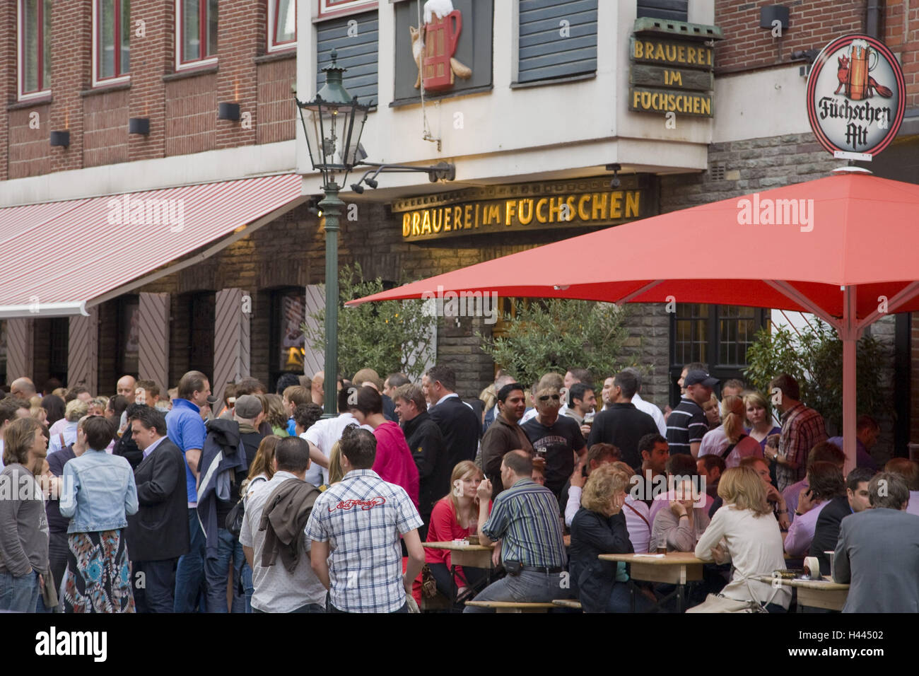 Bar, "Brauerei in der kleine Fuchs", Altstadt, Düsseldorf, Nordrhein-Westfalen, Deutschland Stockfoto