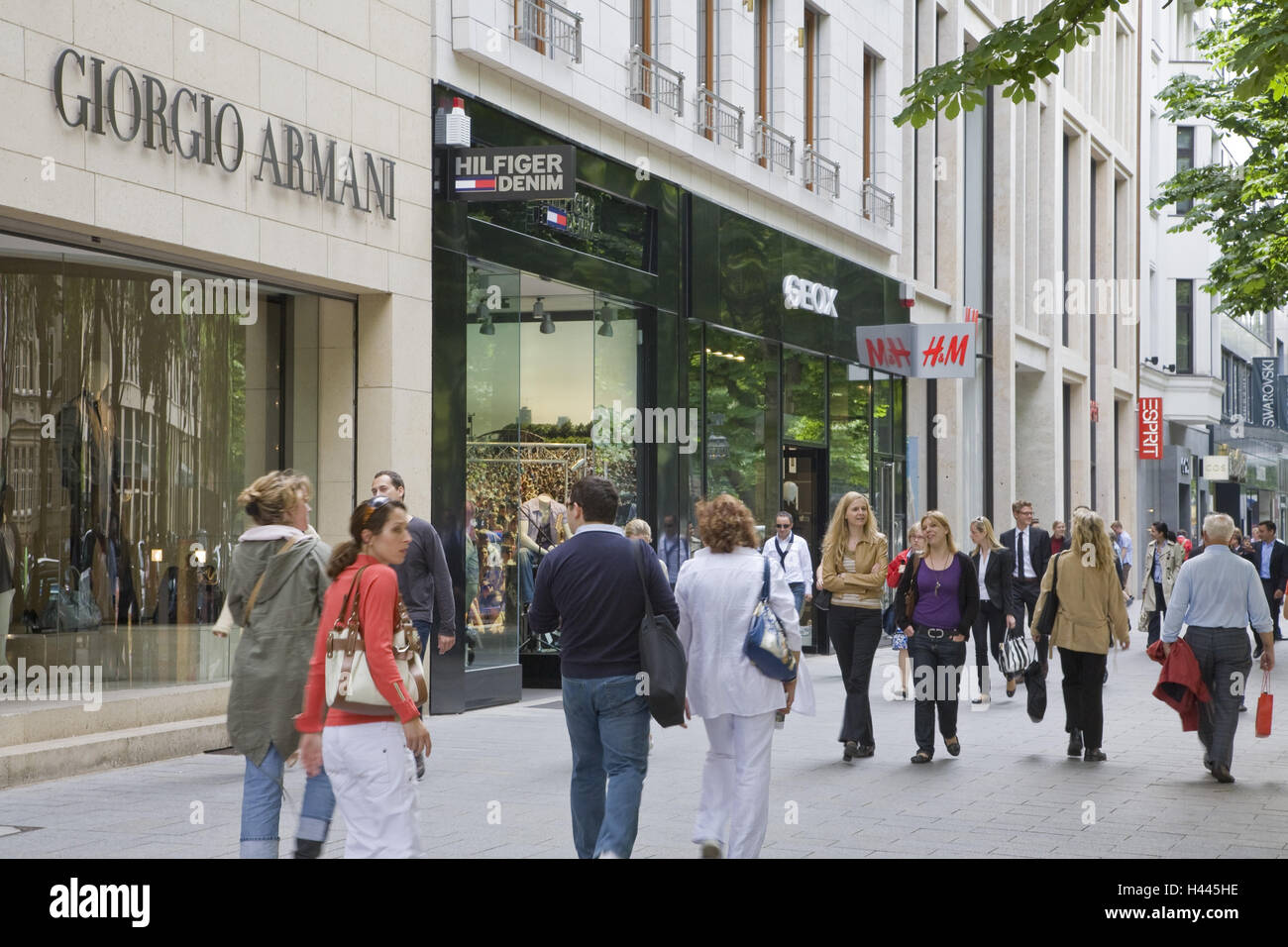 Einkaufsstraße, king Avenue, Kö, Passanten, Einkaufen, shopping, Düsseldorf,  Nordrhein-Westfalen, Deutschland Stockfotografie - Alamy