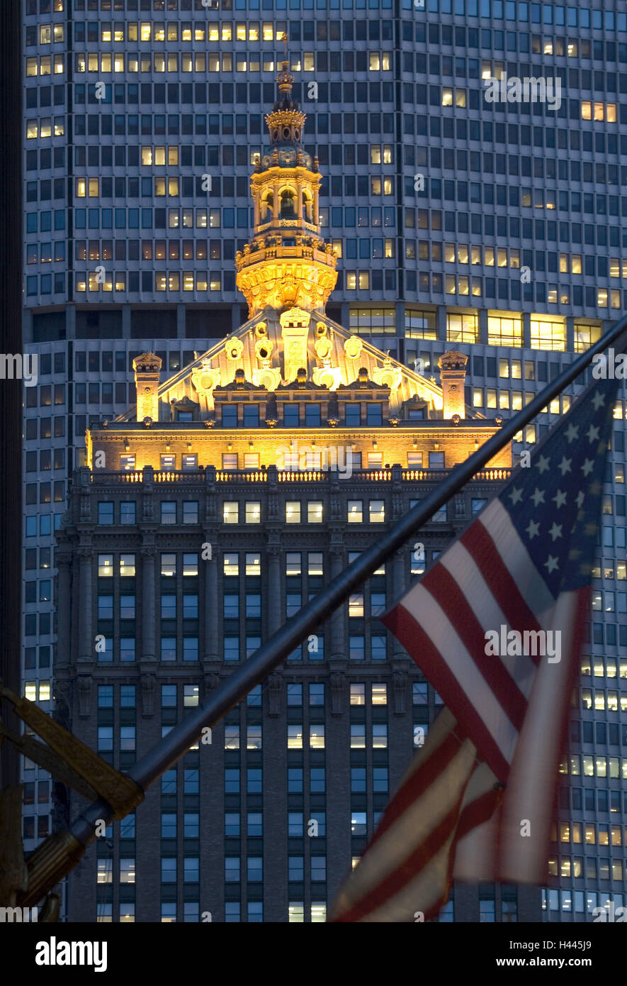 Den USA, in New York City, Helmsley Building, US-Flagge, Nacht, Nordamerika, Gebäude, außerhalb, Wolkenkratzer, 1929, Beleuchtung, Flagge, Stockfoto