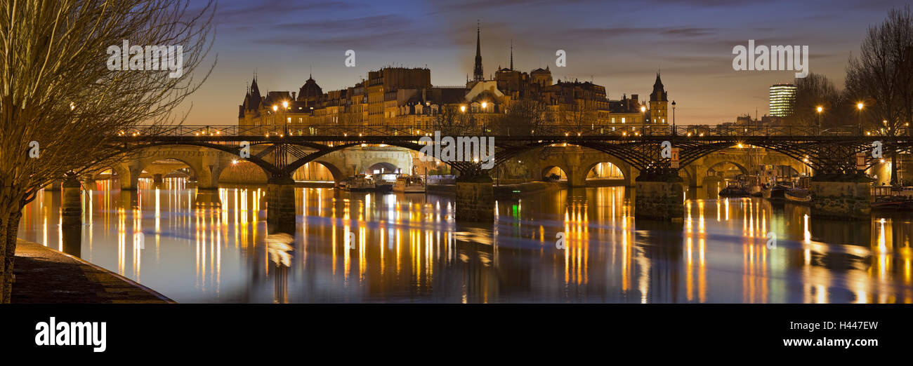 Frankreich, Paris, Hotel de Ville, Pont des Arts, Seine, Beleuchtung, Abend, Stockfoto