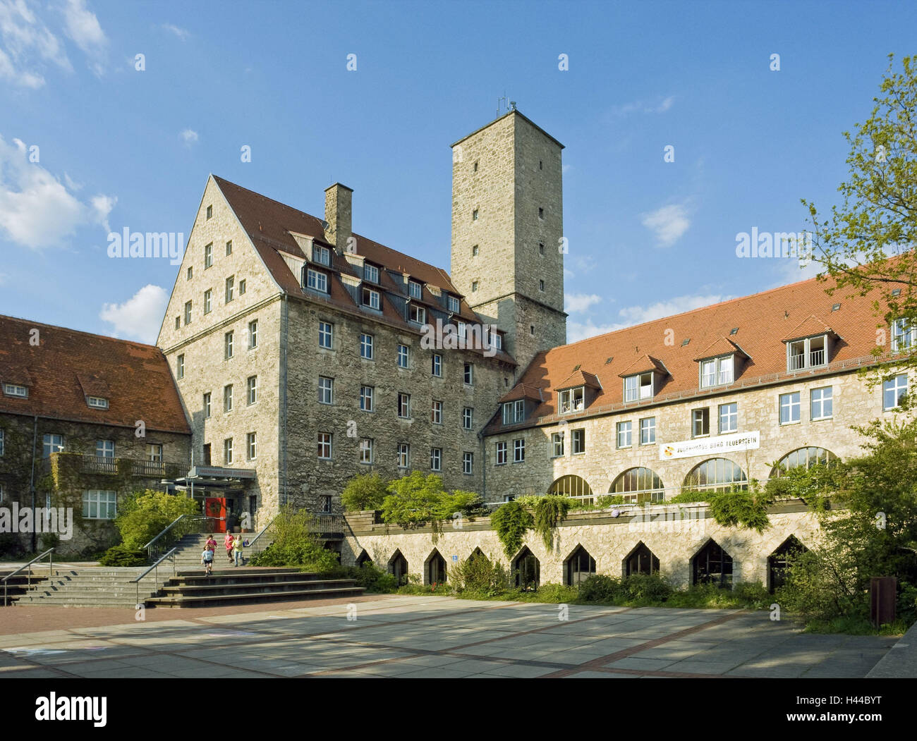 Deutschland, Bayern, Boar es Mann Stadt, Burg Feuerstein, Franken, Upper Franconia, Gebäude, Jugendzentrum, Burg, Struktur, Architektur, Struktur, Ort von Interesse, Reiseziel, Tourismus, Website für Jugendliche und Sozialzentrum, Sozialzentrum, Person, Tourist, kein Model-Release Stockfoto