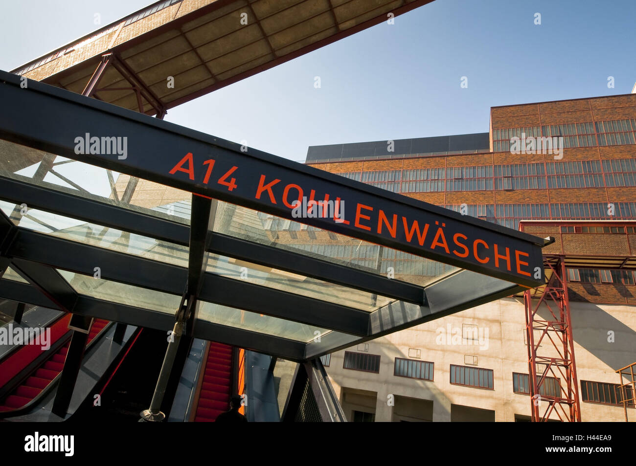 Eingang an der Gangway Kohlenwäsche Grube 12, Welterbe Zollverein, Essen, Nordrhein-Westfalen, Deutschland Stockfoto