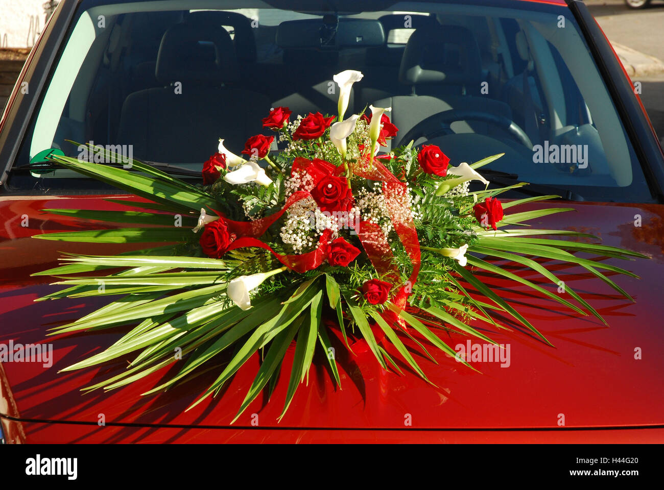 Hochzeitsdekoration auf einem Auto Stockfotografie - Alamy