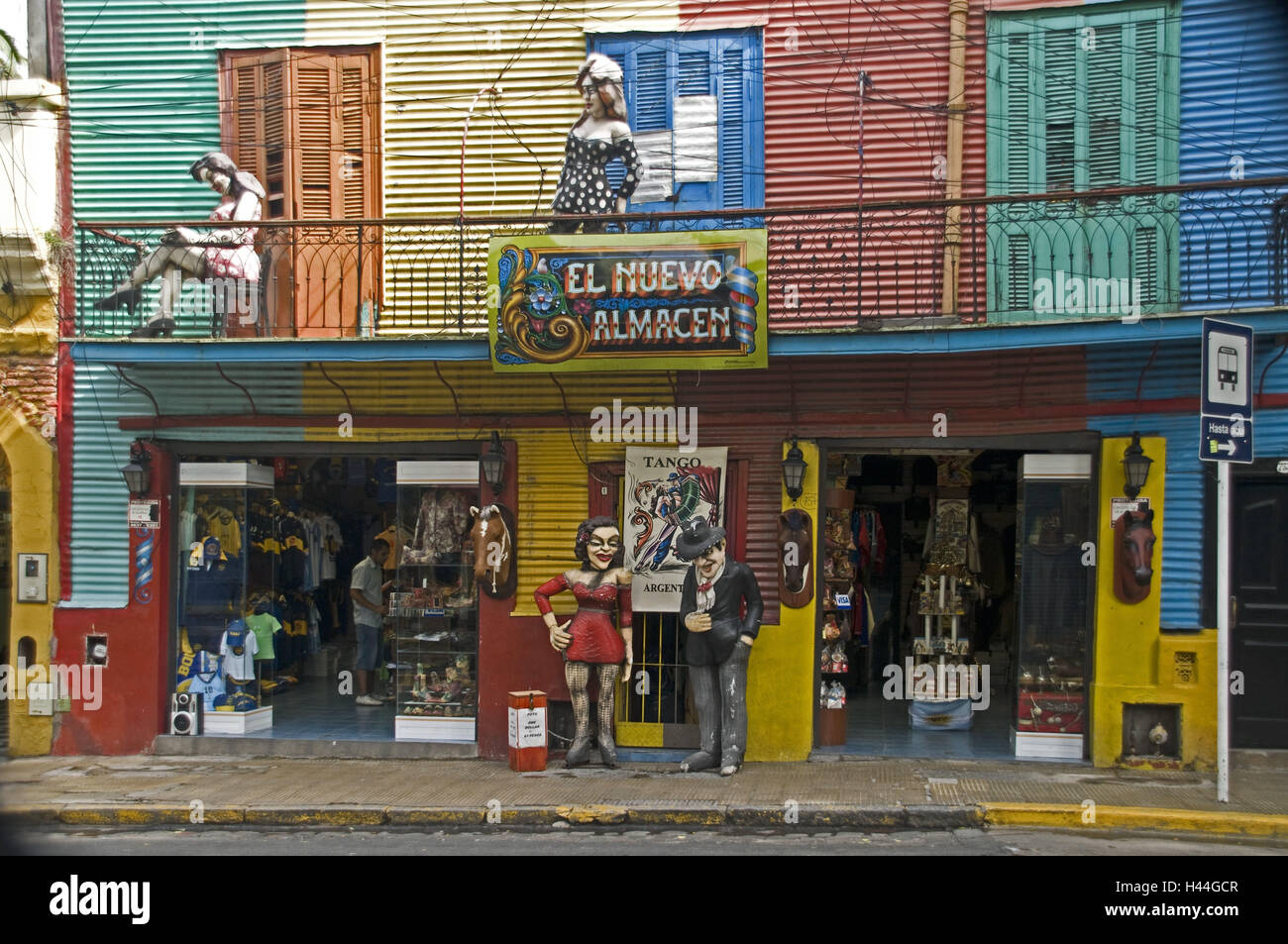 Argentinien, Buenos Aires, La Boca, des Künstlers Vorort, farbigen Häusern, Wellblech, Häuser, Puppe zahlen, Geschäft Stockfoto