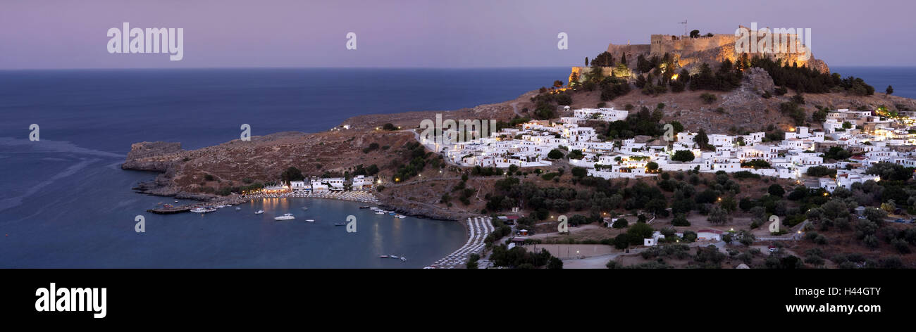 Abendstimmung, Blick auf das Dorf Lindos, Insel Rhodos, Dodekanes, Griechenland, südliche, Europa, Europa, Abend, abends, Abendstimmung, Dodekanes, Dodekanes Insel, Dorf, Europa, kultiviert, Griechenland, Griechisch, griechische Inseln, Häuser, Haus Meer, schön Stockfoto