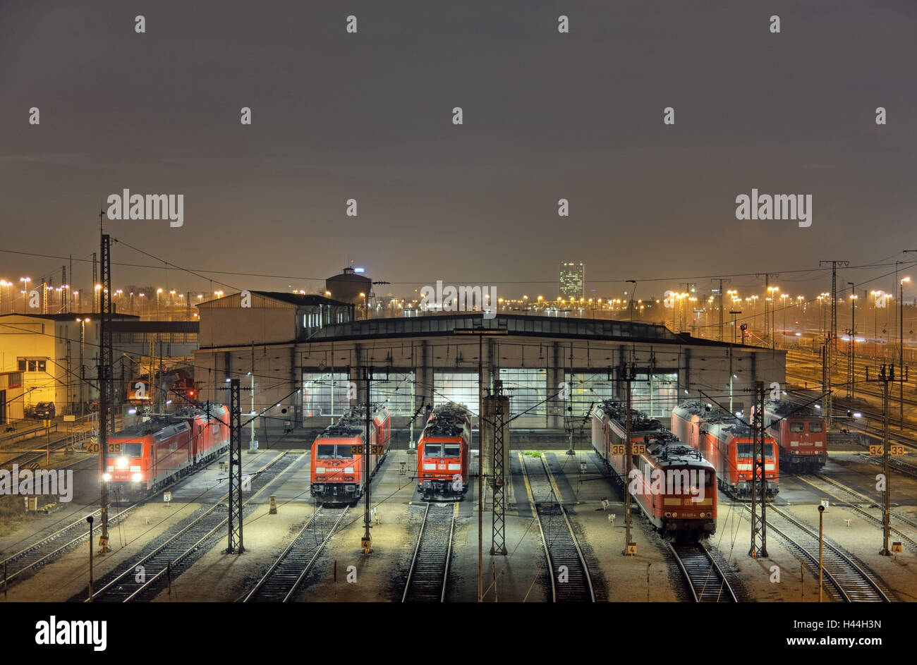 Lokomotiven, Schienen, Motor Schuppen, Nacht-Fotografie, Stockfoto