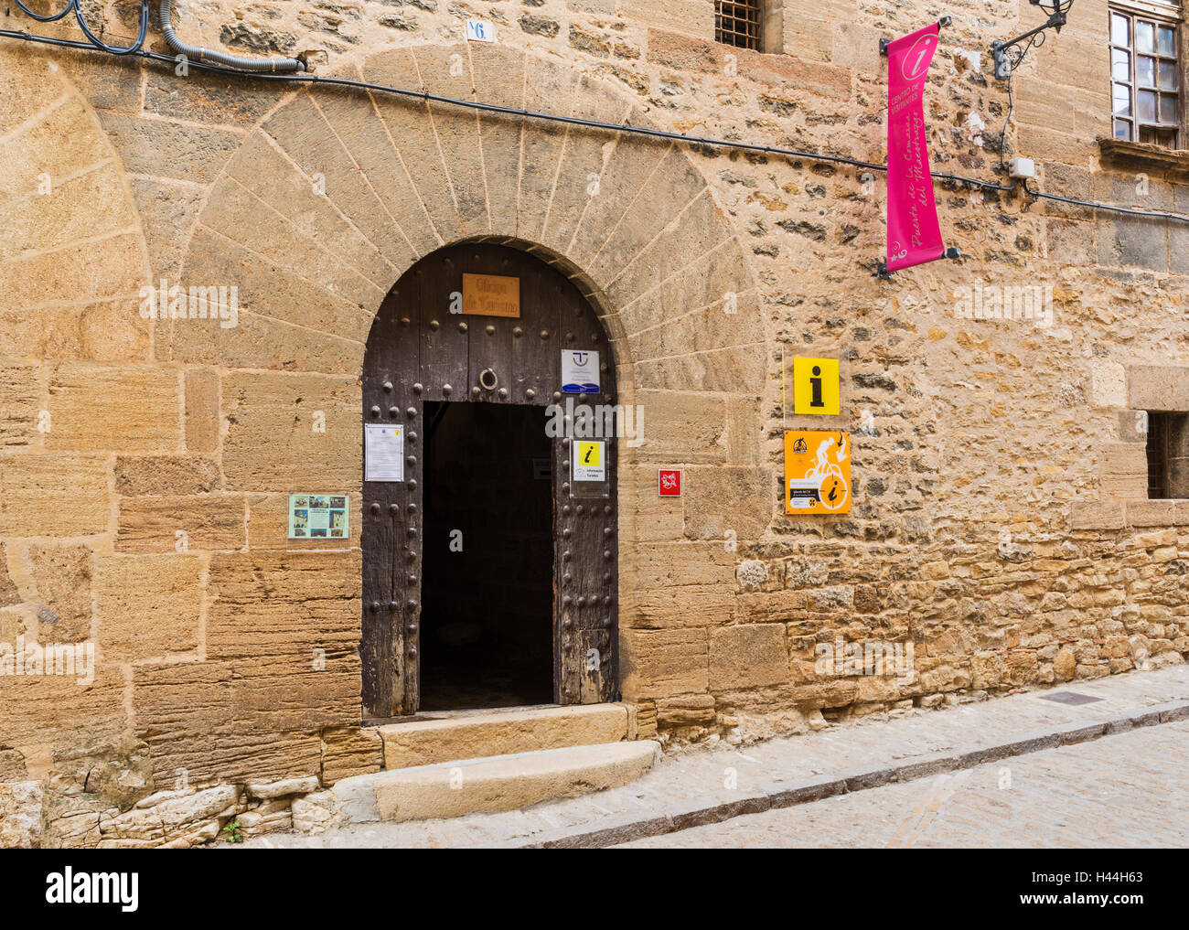 Touristeninformation in der Altstadt von La Iglesuela del Cid, Teruel, Aragon, Spanien Stockfoto