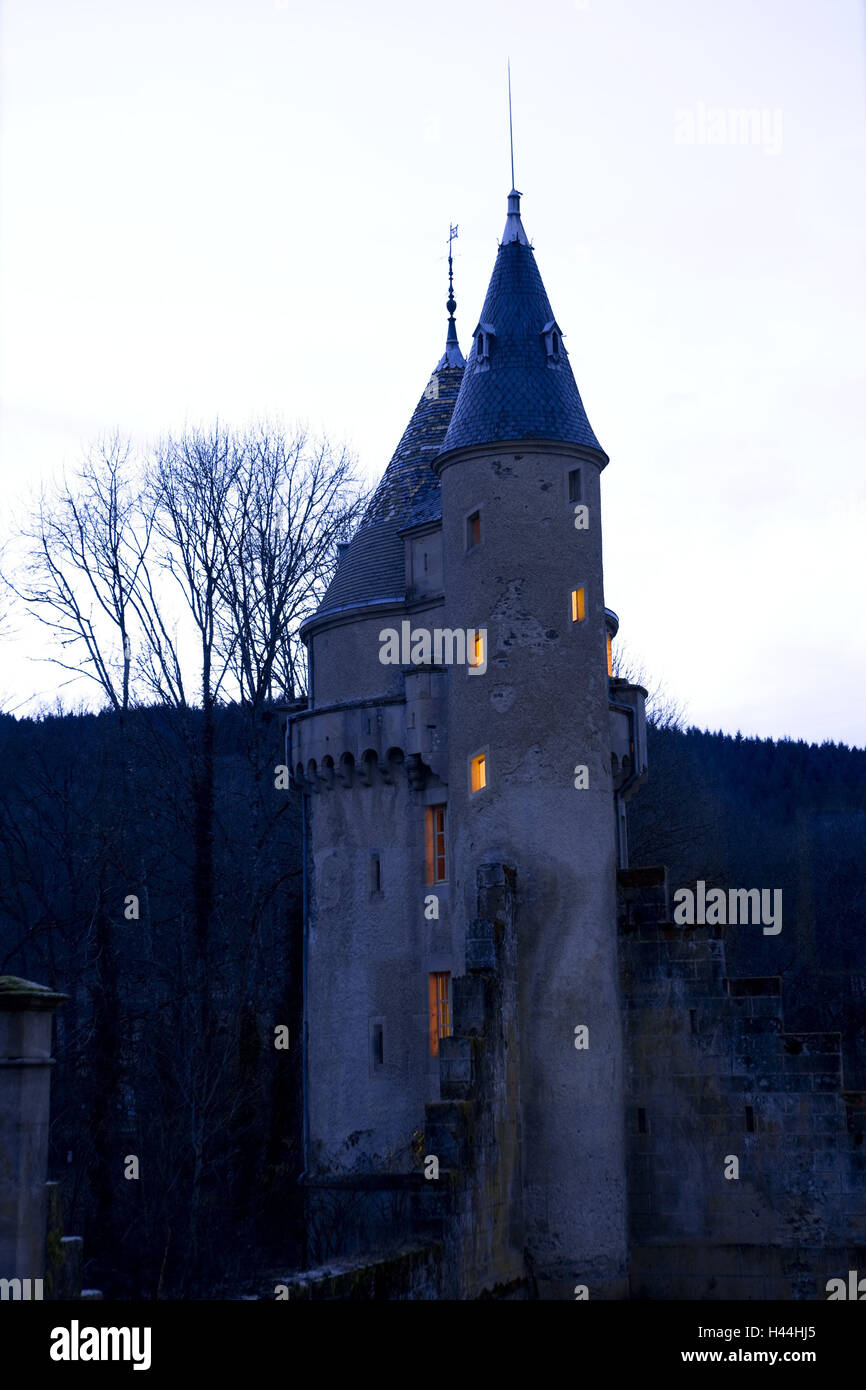 Frankreich, Chateau de Valogne, Schlossturm, Beleuchtung, Abend, Stockfoto