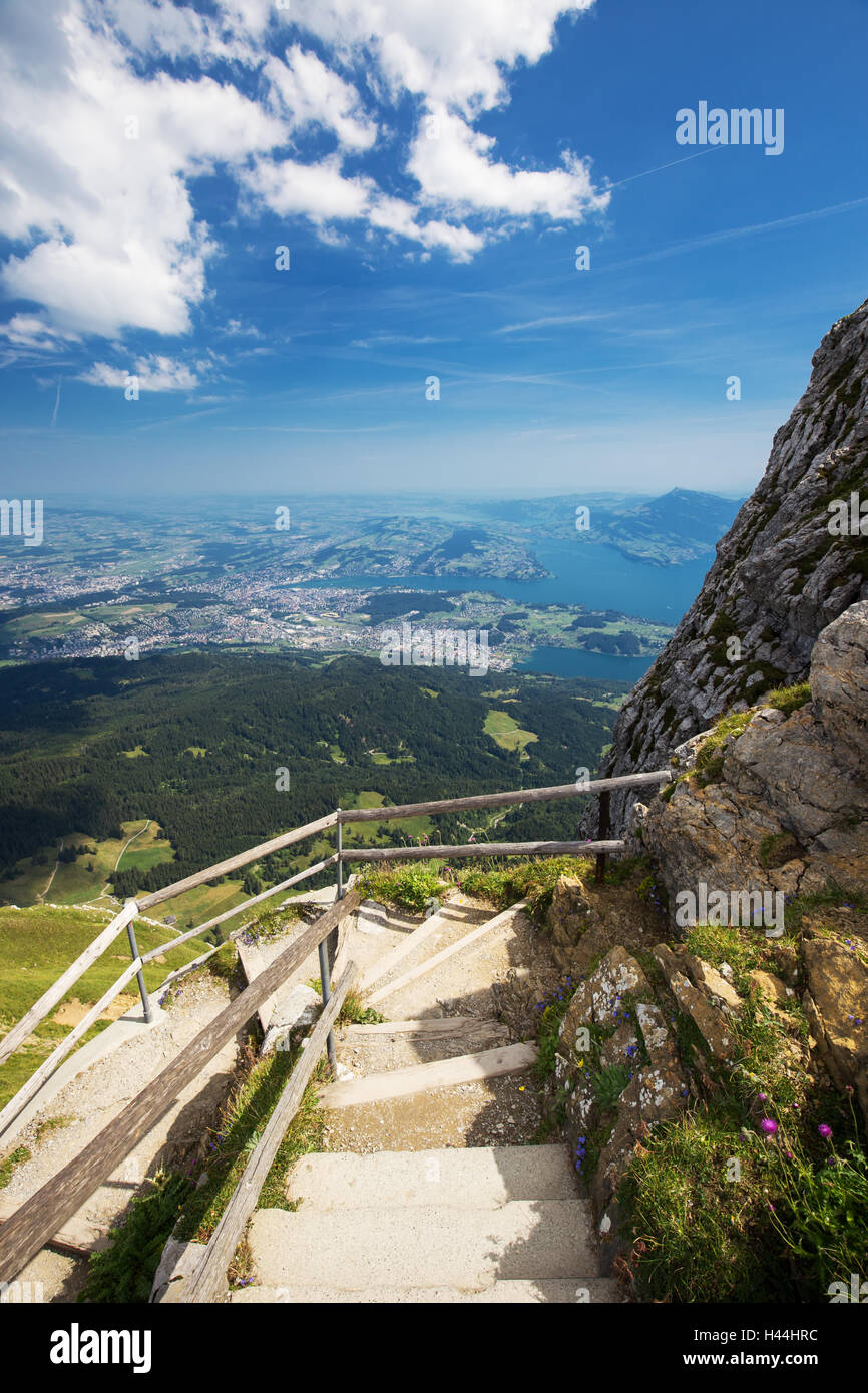 Blick auf die Schweizer Alpen vom Mt. Pilatus und Luzern-See (Vierwaldstattersee) in Luzern, Schweiz Stockfoto