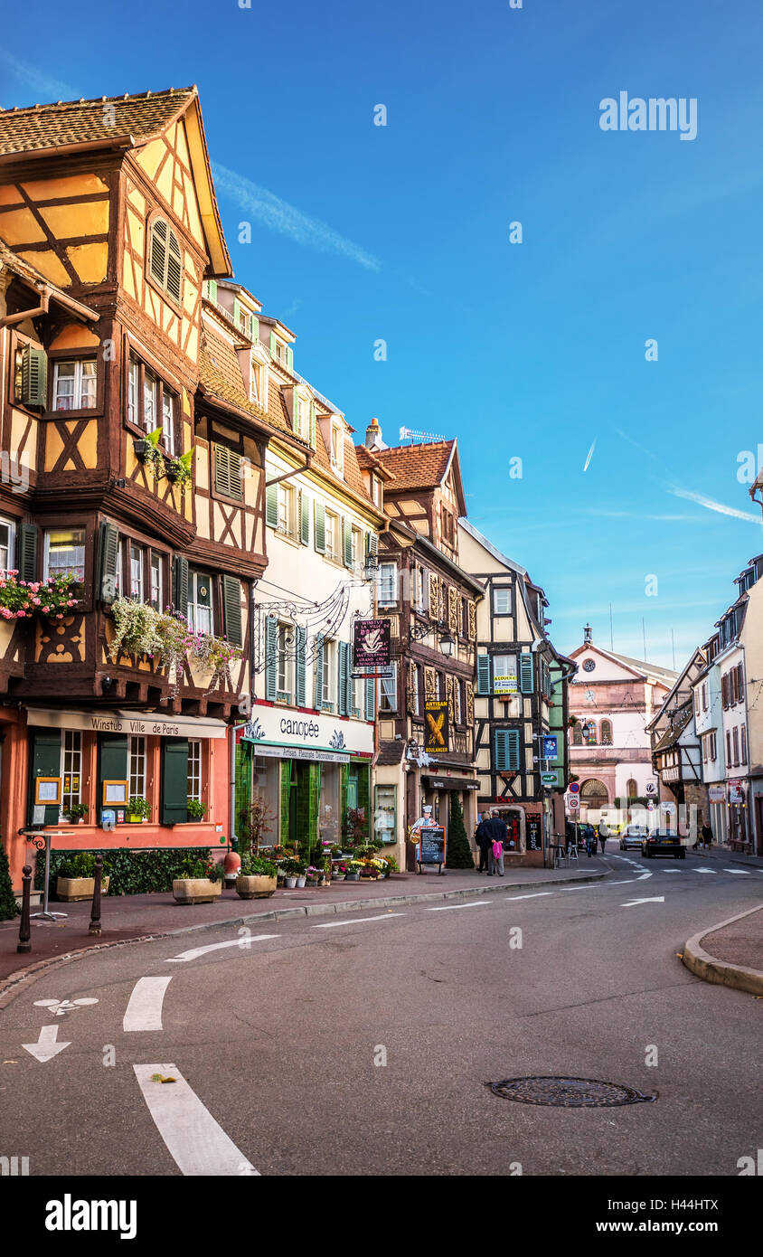 Colmar, Frankreich - 8. November 2014: Colmar Street View zu bunten Häuser traditionelle Frankreich Stockfoto