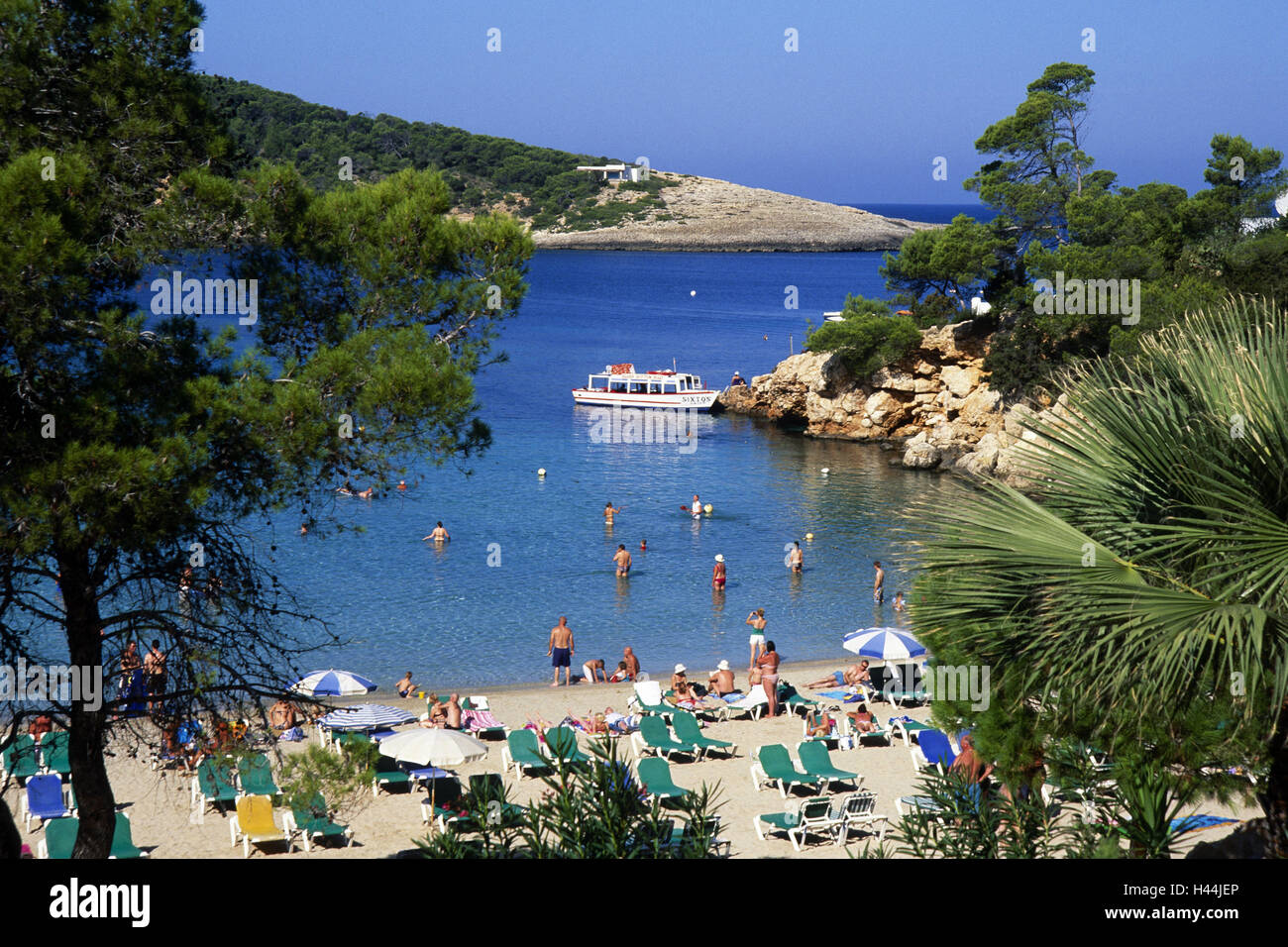 Ibiza, enge Portinatx, Strand, Touristen, Ausflugsschiff, Stockfoto