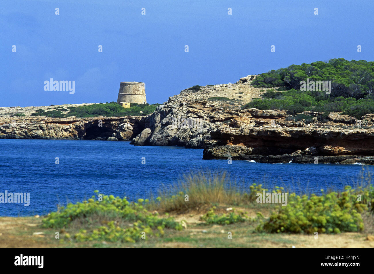 Ibiza, Cala Xarraca, Wachturm, Küste, Meer, Bucht, Stockfoto