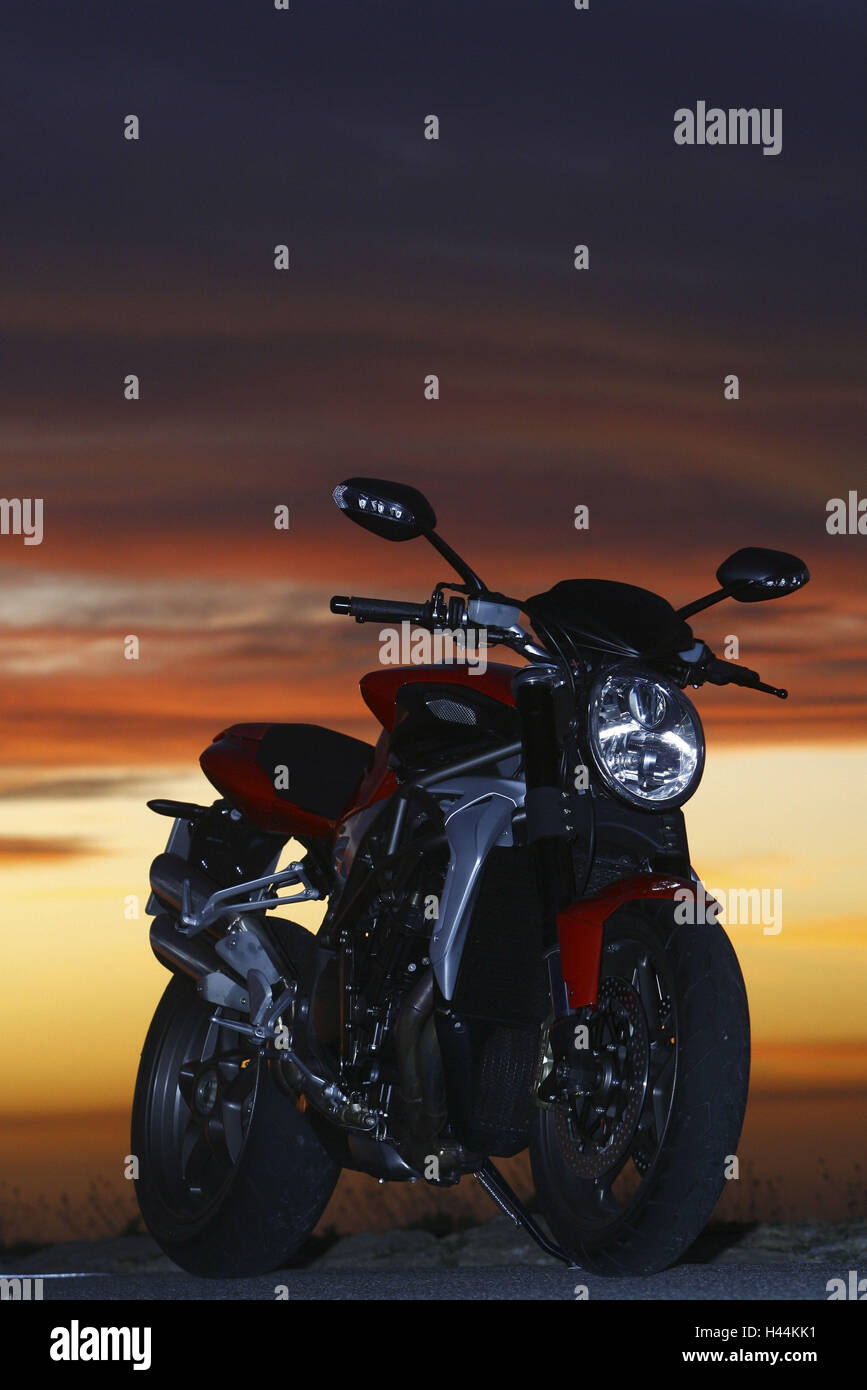 Motorrad in den Sonnenuntergang, Stockfoto