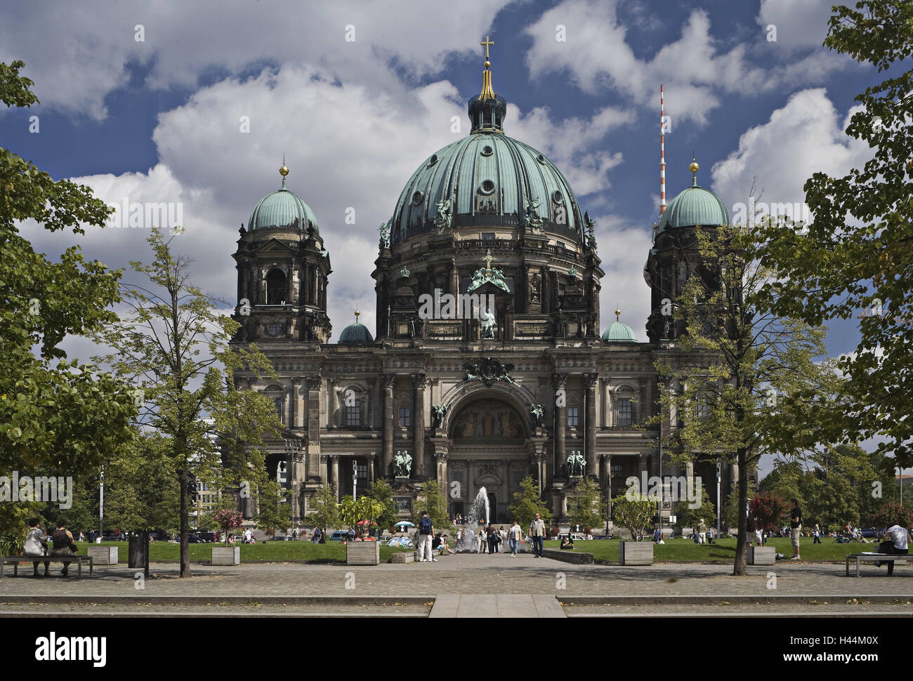 Deutschland, Berlin, Berliner Dom, Jet, Tourismus, Stadt, Hauptstadt, Nacht, Schlossplatz, Architektur, Gebäude, Dom, gut, Raum Brunnen, spielen, Wasser, Kirche, Kirche, Heilige Bau, Türme, Kuppel, glauben, Religion, Christentum, Himmel, Wolken, Pe Stockfoto
