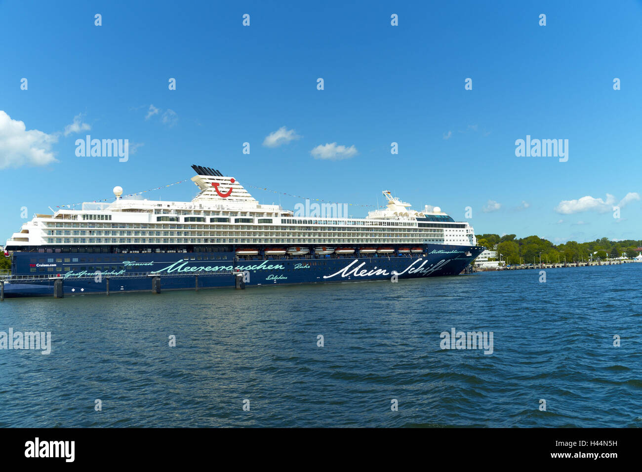 Deutschland, Schleswig - Holstein, Kiel, Oslo Kai, Kreuzfahrtschiff  Stockfotografie - Alamy