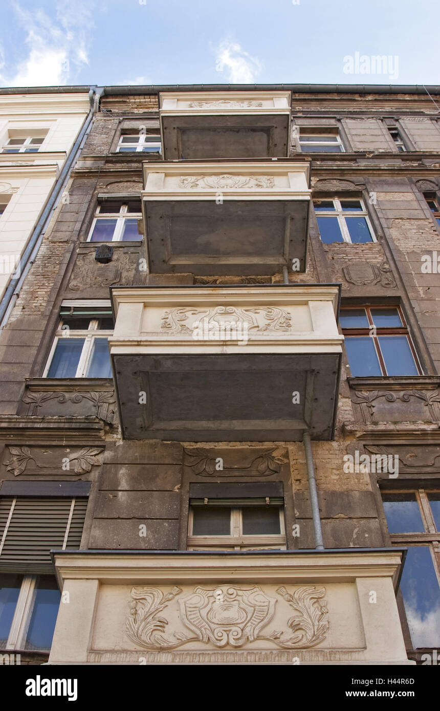 Altbau, Fassade, Fenster, Balkone, Detail, Stockfoto