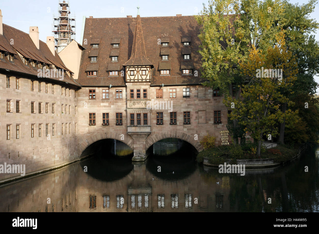 Europa Deutschland Franken Mittelfranken Nurnberg Heilig Geist Hospital Stadt Innenstadt Haus Gebaude Fundament 1331 Geschaftsmann Kaiserlichen Magistrat Reich Hydraulic Engineering Fluss Spanning Im Jahr 1500 Altenheim Architektur