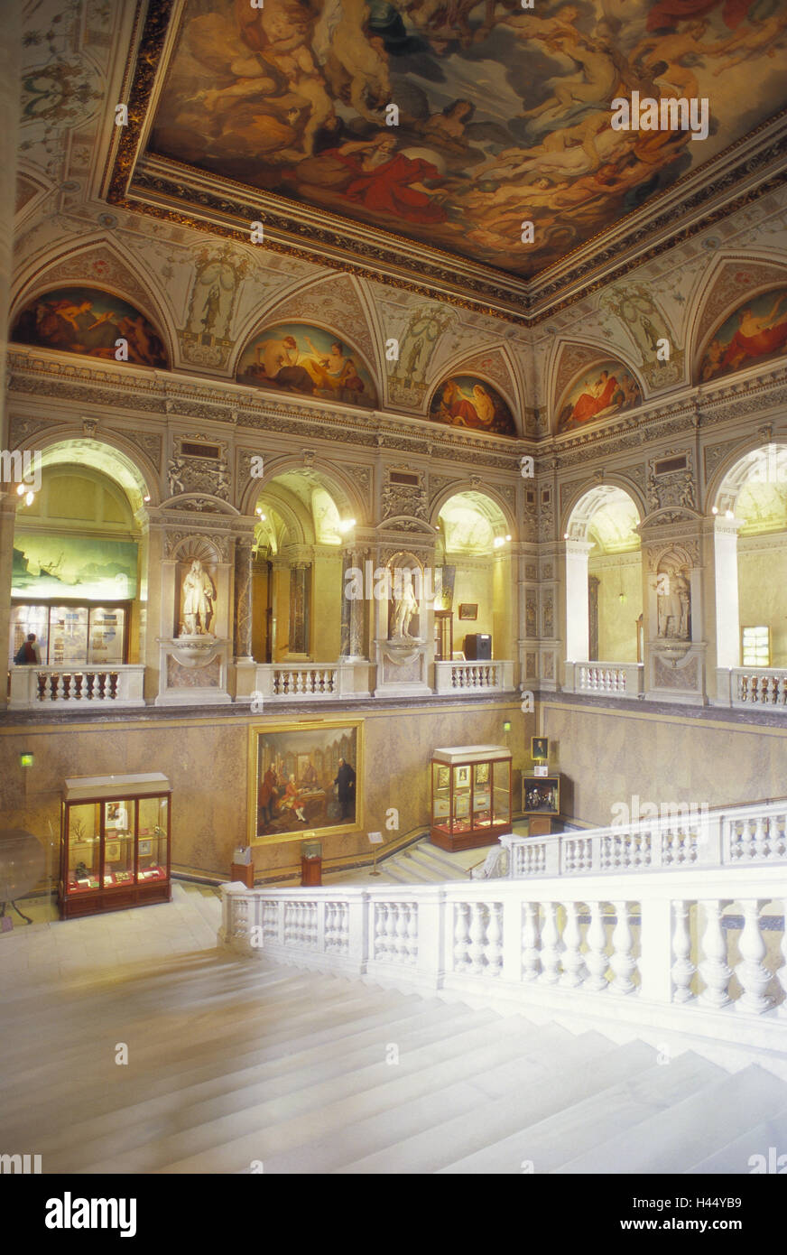 Österreich, Wien, Natur-historischen Museum, Treppenhaus, Europa, Stadt, Hauptstadt, Sehenswürdigkeit, Kultur, innen, Ausstellung, Ausstellungen, Schaufenster, Malerei, Wandmalerei, Decke Fresko, imposant, Treppen, Statuen, Galerie, Stockfoto