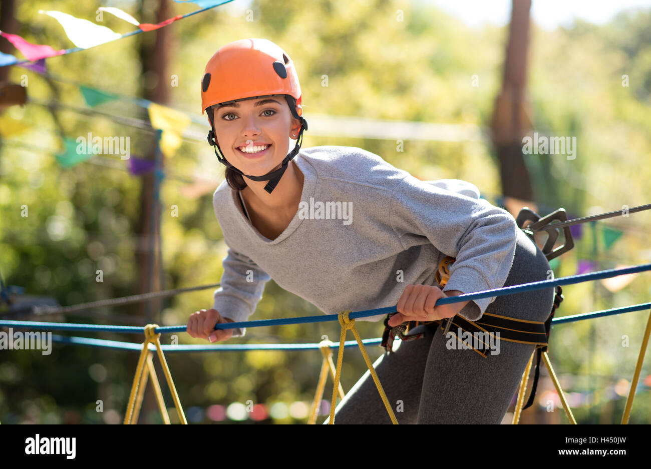 Schöne energische Frau, die Sie betrachten Stockfoto