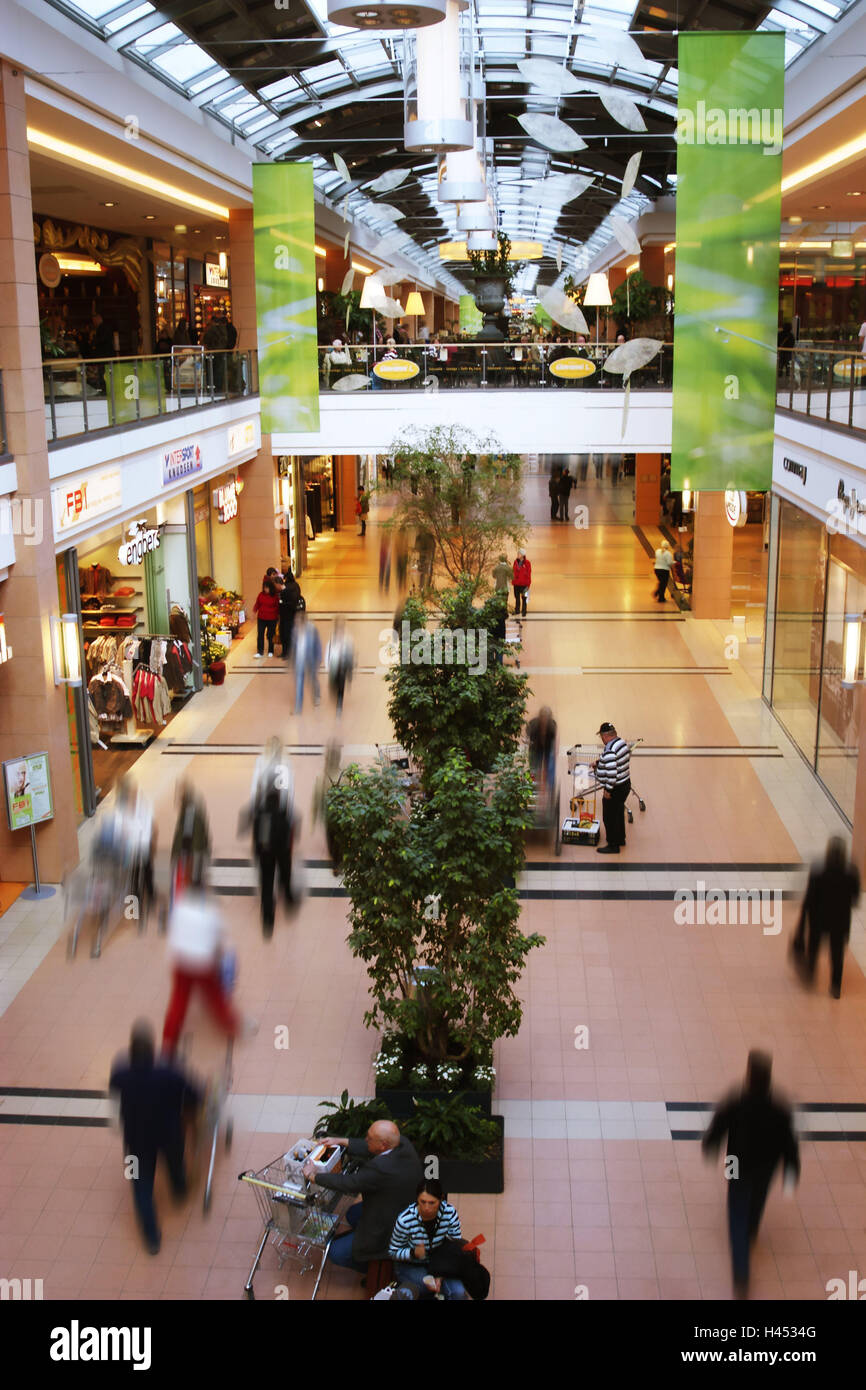 Deutschland, Schleswig - Holstein, Kiel, Citti park, innen, Geschäfte, Kunden, Unschärfe, von oben, Kiel / West-Ring, shopping Center, Passanten, Person, Geschäfte, Einkaufen, machen Einkäufe, Passage, Markt, Beleuchtung, Lampen, Banner, Dach, Glas, Glasdach, Stockfoto