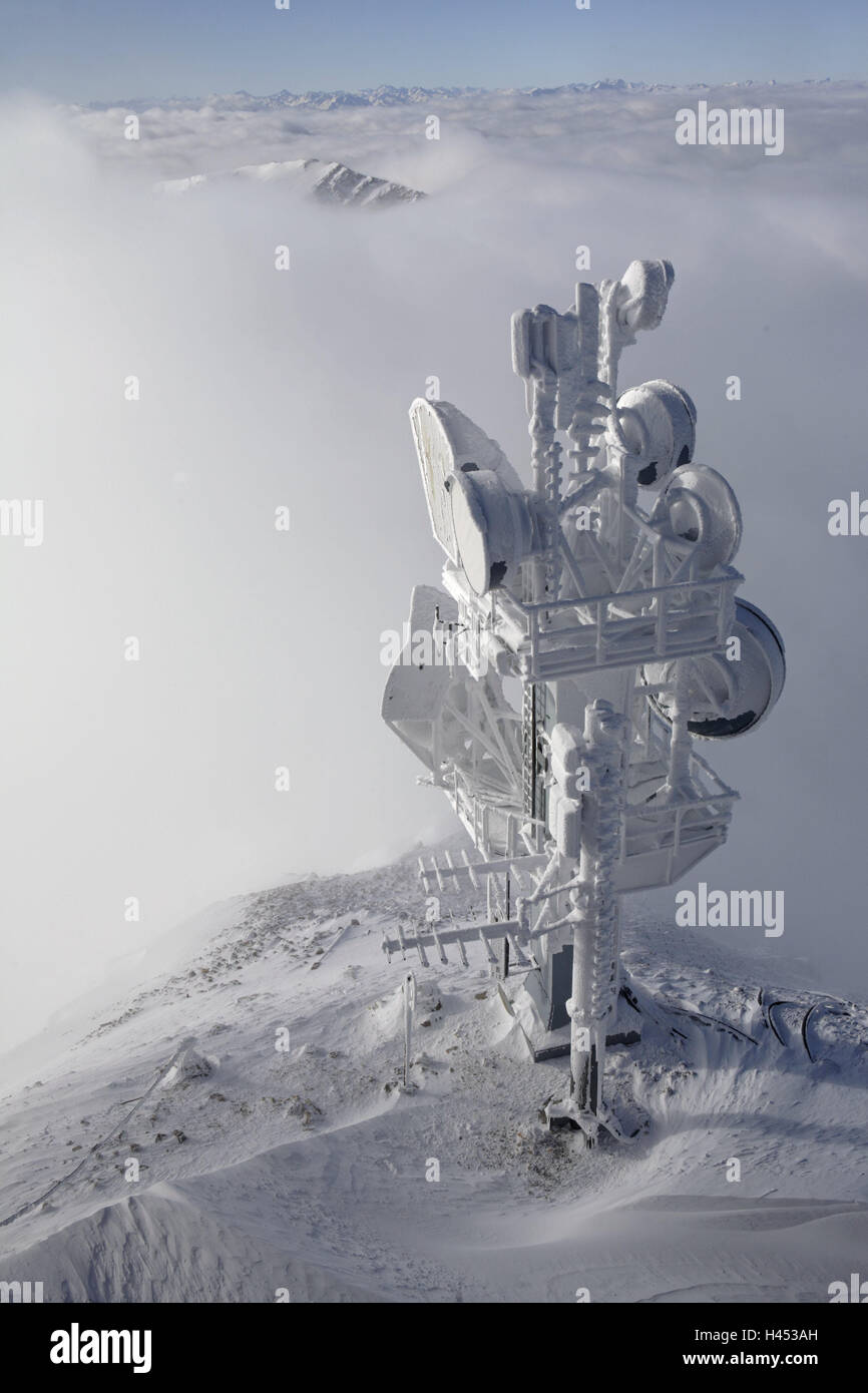 Deutschland, Bayern, Garmisch-Partenkirchen, Wettersteingebirge, Zugspitze, Mast, tief verschneiten Oberbayern, Werdenfelser, Berge, Alpen, Zugspitze Plateau, Zugspitze Niederdeutsch, Bahnhof, Winter, Schnee, Antenne, Masten, Sendemast, Ansicht, Wolken, Meer Wolken-Gipfel Stockfoto