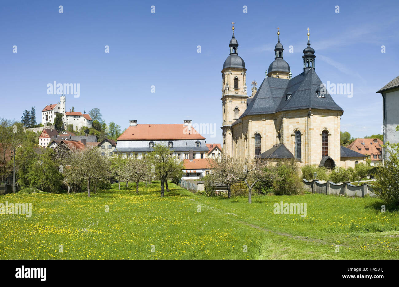 Deutschland, Bayern, Gößweinstein, Basilika der Heiligen Dreifaltigkeit, Schloss, Sehenswürdigkeit, Ort von Interesse, Stadt, Gebäude, Kirche, Gebäude, Basilika, Franken, Fränkische Schweiz, Frühling, Upper Franconia, Wallfahrt, Wallfahrtsbasilika, Wallfahrtskirche, Stockfoto