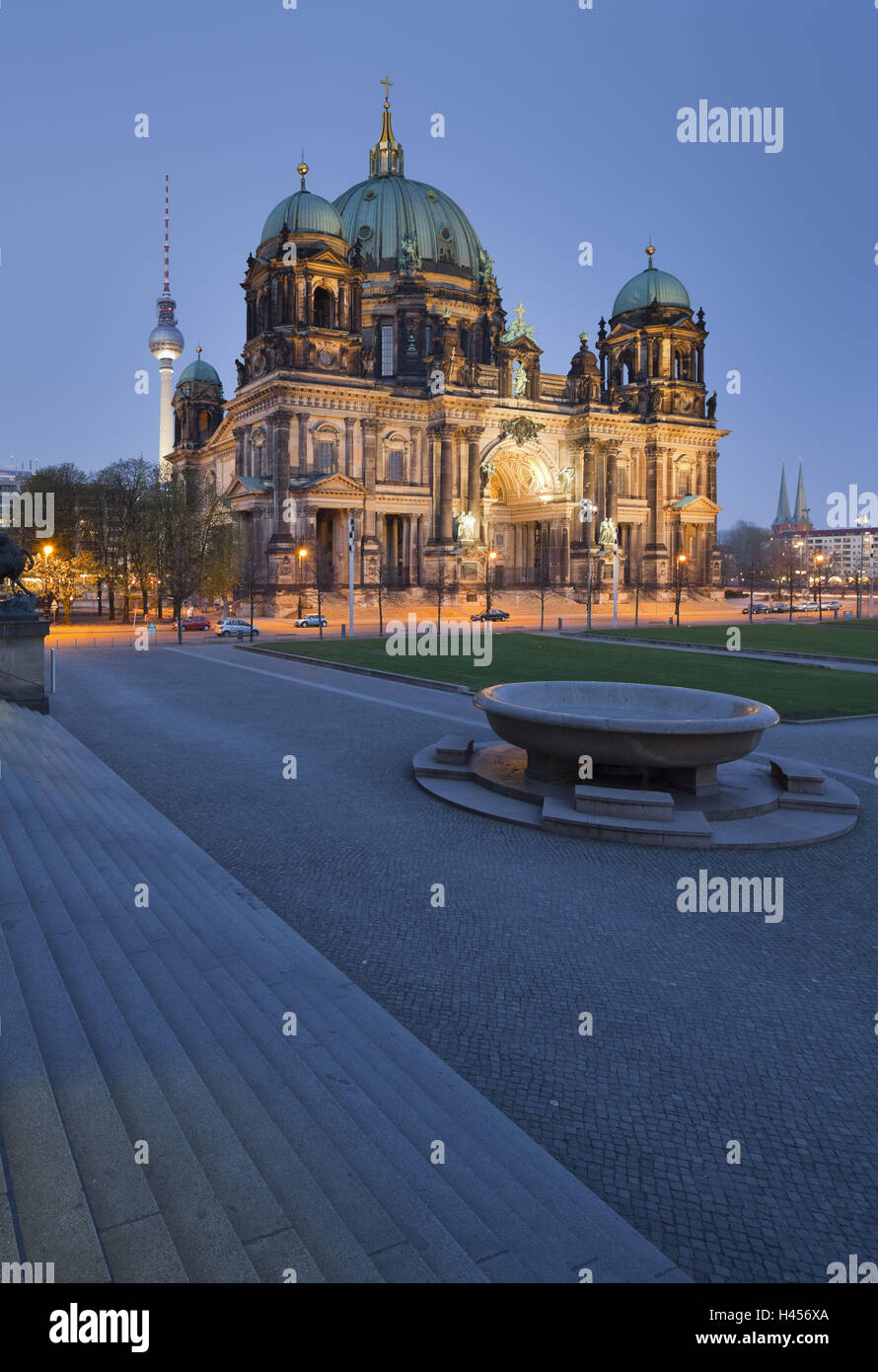 Deutschland, Berlin, Berliner Dom, Freude Garten, Abend, Stockfoto