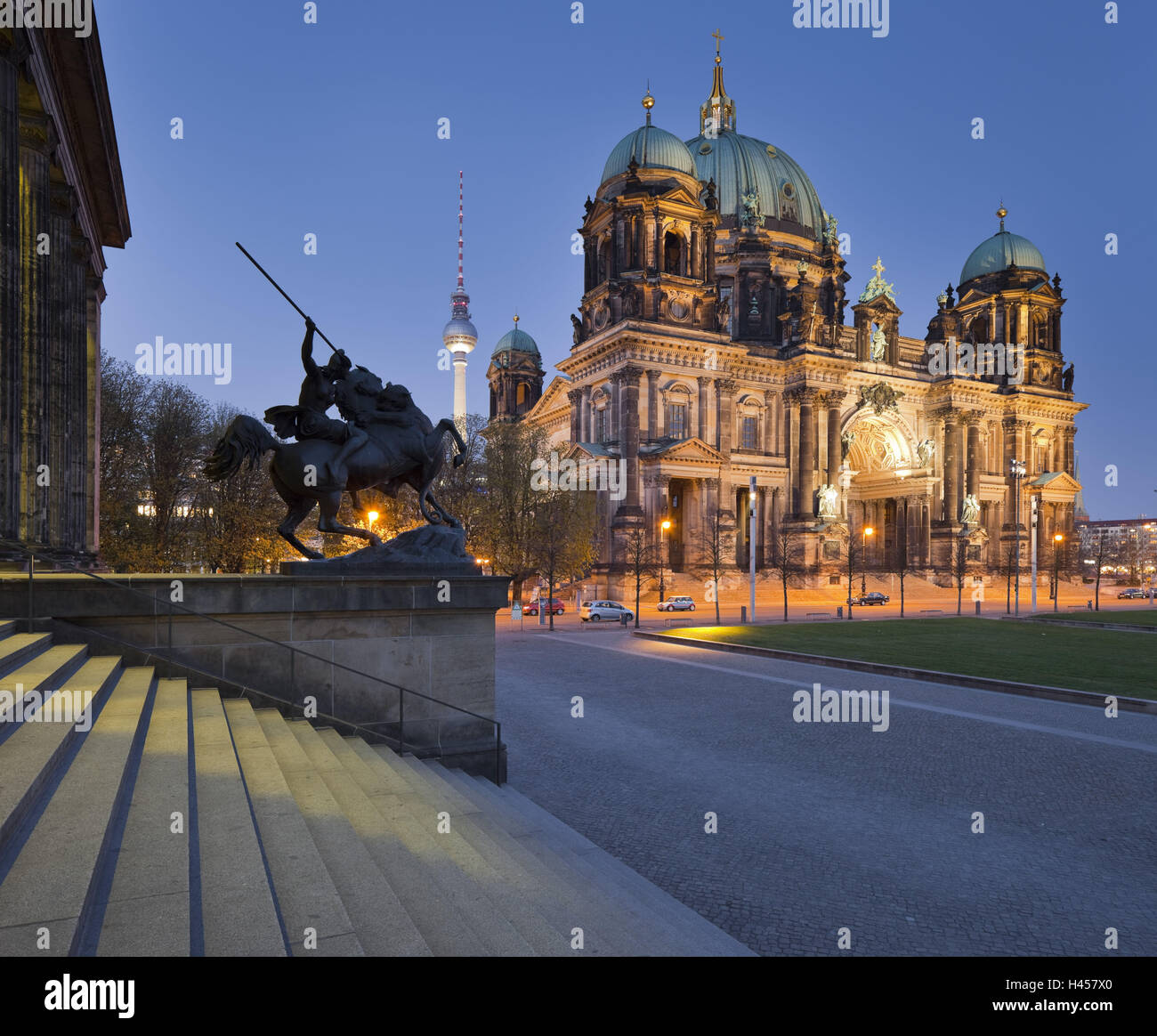 Deutschland, Berlin, Berliner Dom, Freude Garten, Abend, Stockfoto