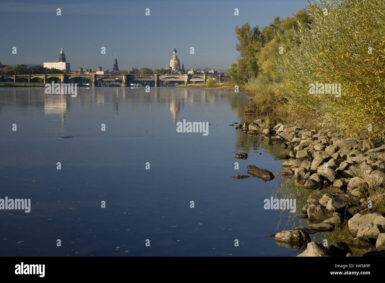 Deutschland, Sachsen, Dresden, Elbe, Bridge, Blick auf die Stadt, Stockfoto