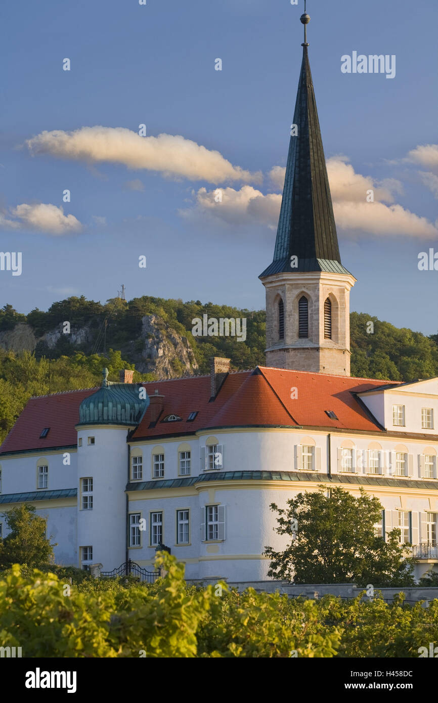 Österreich, Niederösterreich, Gumpoldskirchen, Abtei, Kirchturm, Stockfoto