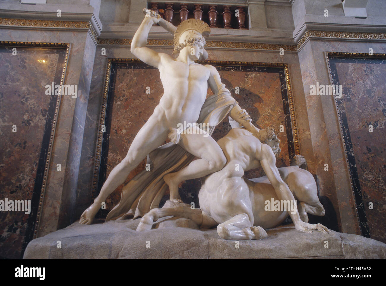 Österreich, Wien, Natur-Historisches Museum, Marmorstatue, Theseus, Zentauren, Europa, Stadt, Hauptstadt, Sehenswürdigkeit, Kultur, innen, Skulptur, Skulptur, St. Kunst, Kunst, Statue, Marmor, Stockfoto