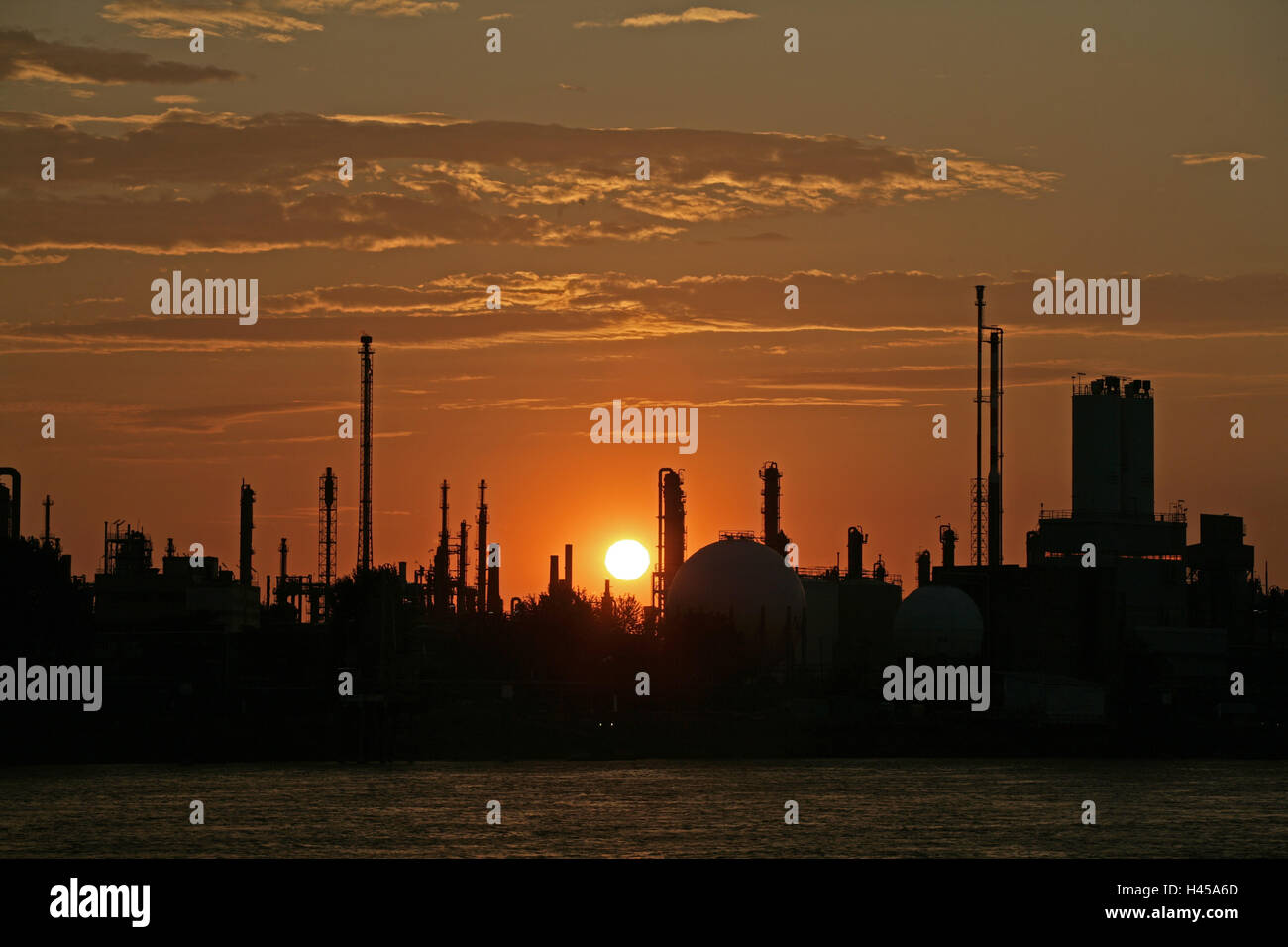 Deutschland, Baden-Wurttemberg, industrielle Anlagen, BASF, Ludwigshafen am Rhein, Sonnenuntergang, Stockfoto