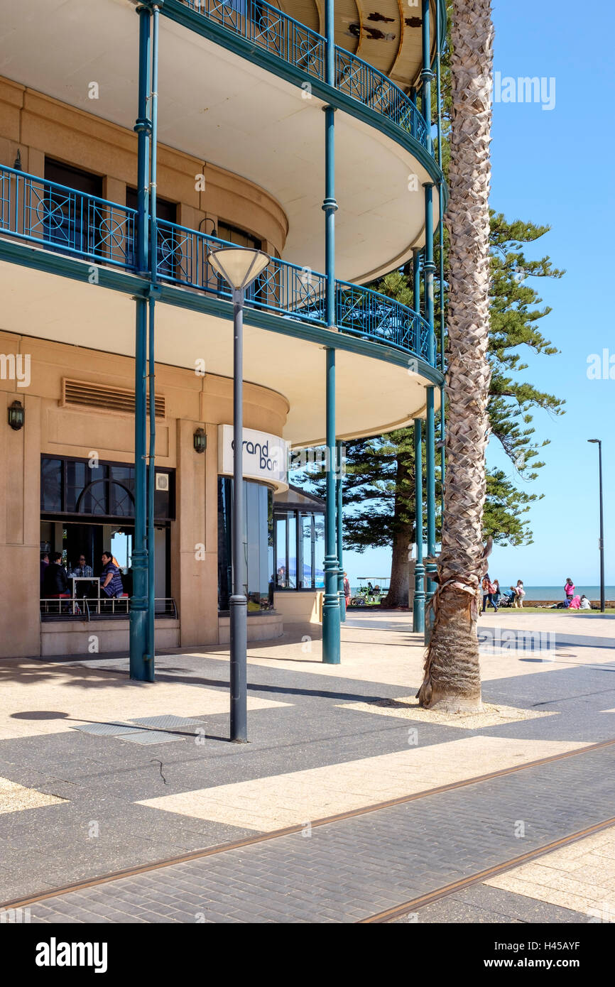 Eine Bar am Meer in Glenelg, South Australia populärsten Strand-Entertainment-Bereich. Stockfoto