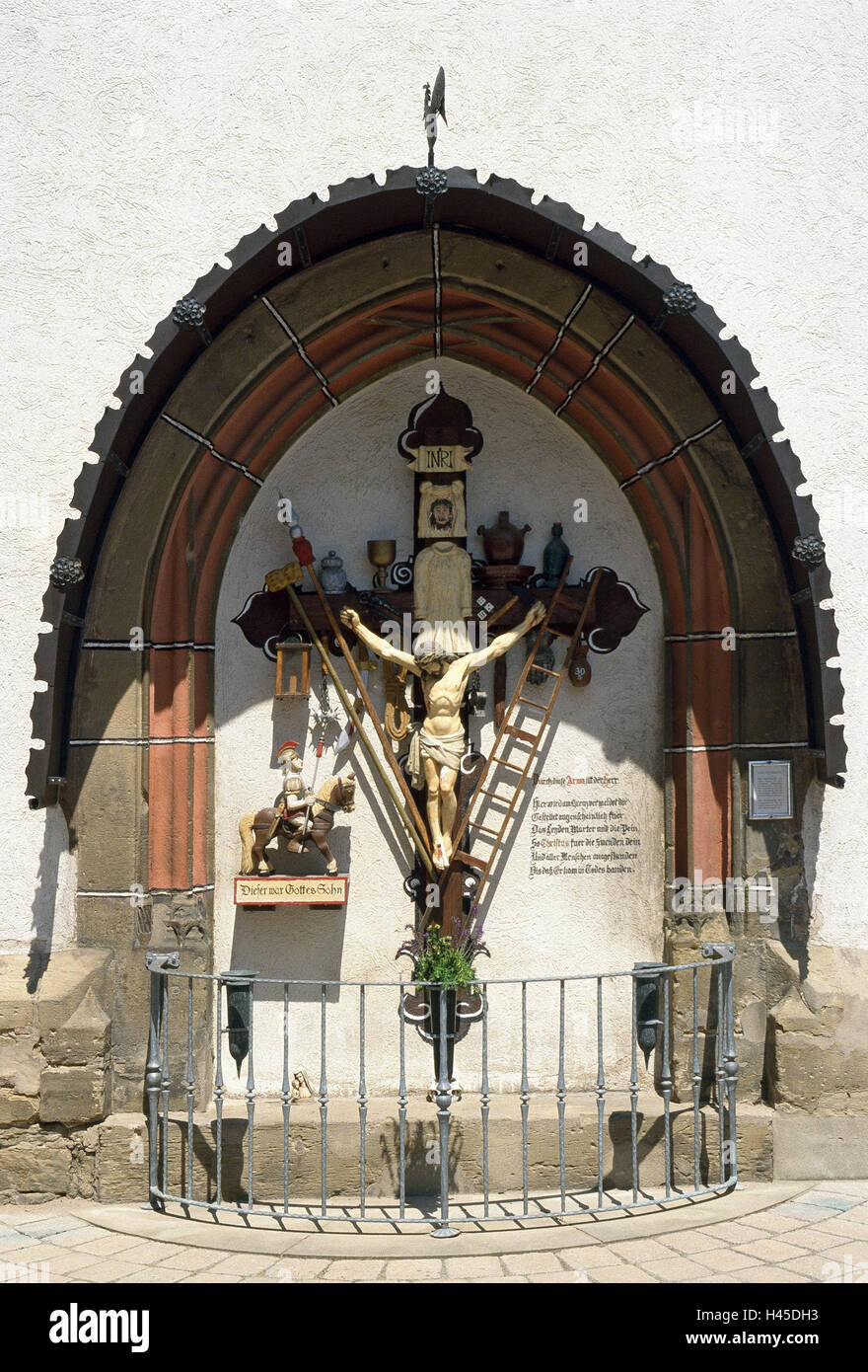 Deutschland, Baden-Wurttemberg, Eppingen, alte Stadt-Bewohner Kirche, Longinuskreuz, Fachwerkhäuser, Fachwerkstrasse, alte Stadt, Kraichgau, Stadt Kirche, Kirche, katholisch, Stadtpfarrkirche, Kreuz, Kruzifix, sakrale Bau, Struktur, historisch, Architektur, Longinus Arma Kreuz, unsere Liebe Frau, Longinus, Krankheit Werkzeuge, Leidenschaft Werkzeuge, Ort von Interesse, niemand, im Außenbereich Stockfoto